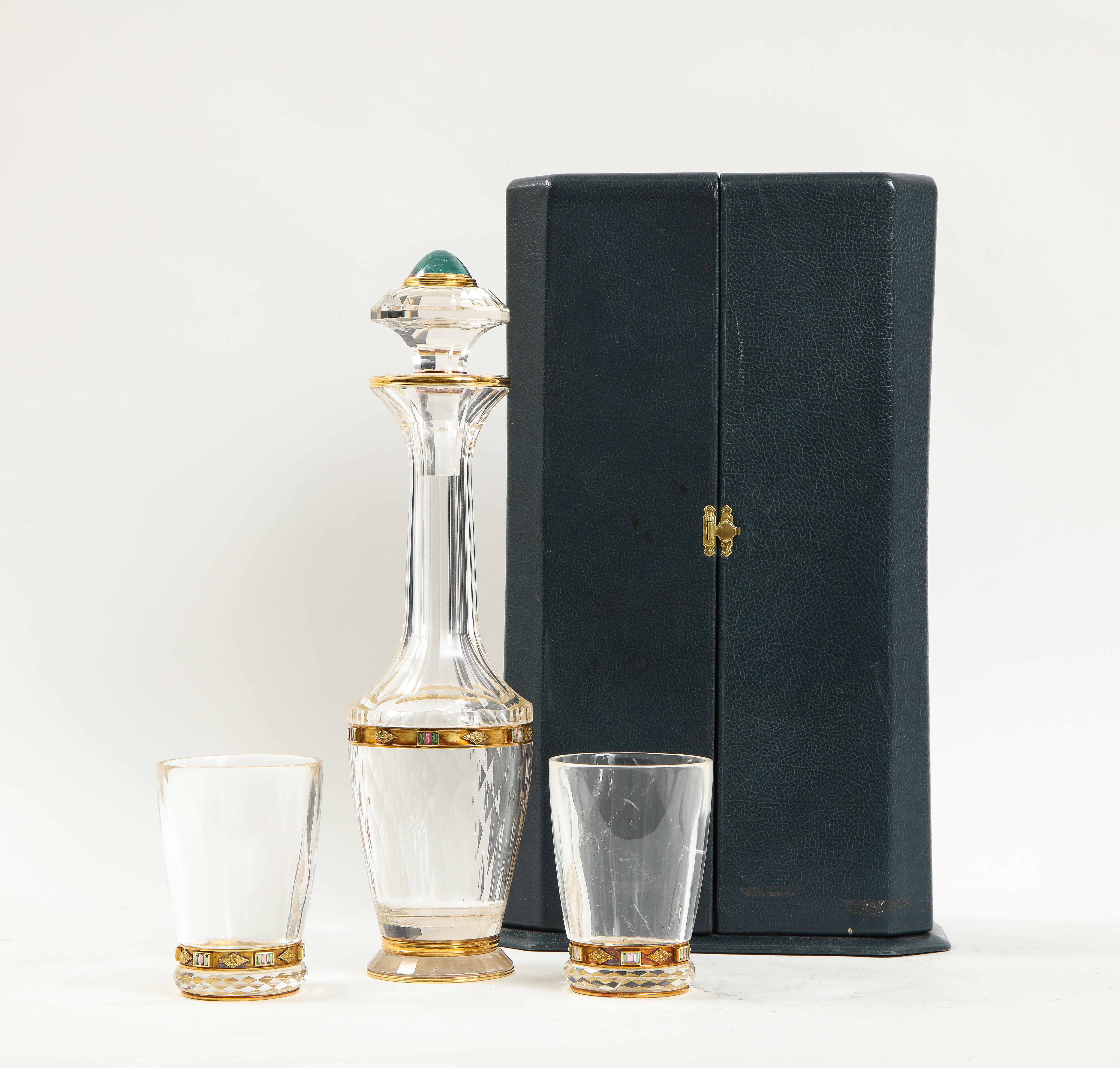 Juego de Decantador de 3 Piezas Tallado en Cristal de Roca Montado en Oro y Joyas, en Estuche Original Inglés en venta