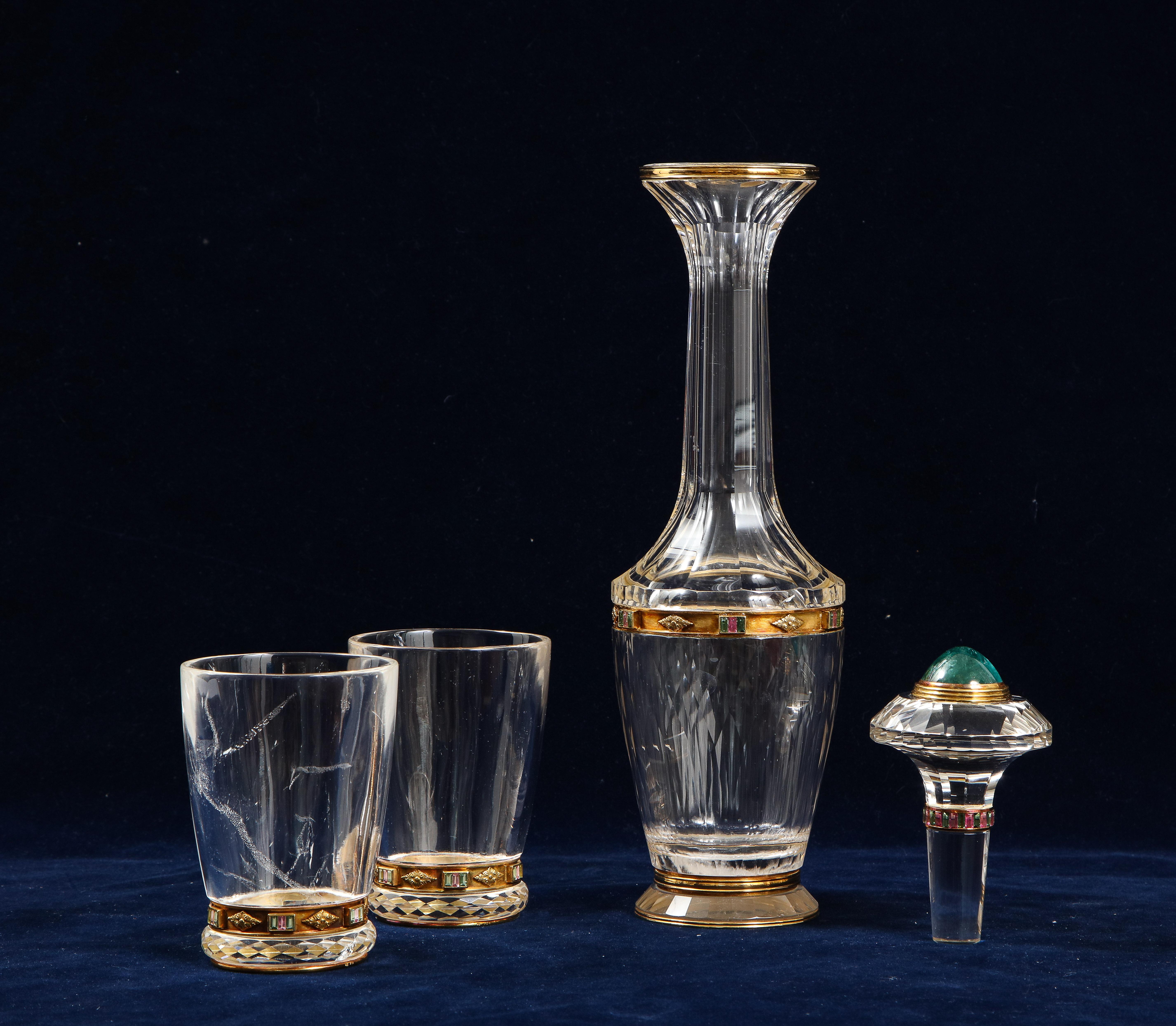 Juego de Decantador de 3 Piezas Tallado en Cristal de Roca Montado en Oro y Joyas, en Estuche Original en Bueno estado para la venta en New York, NY