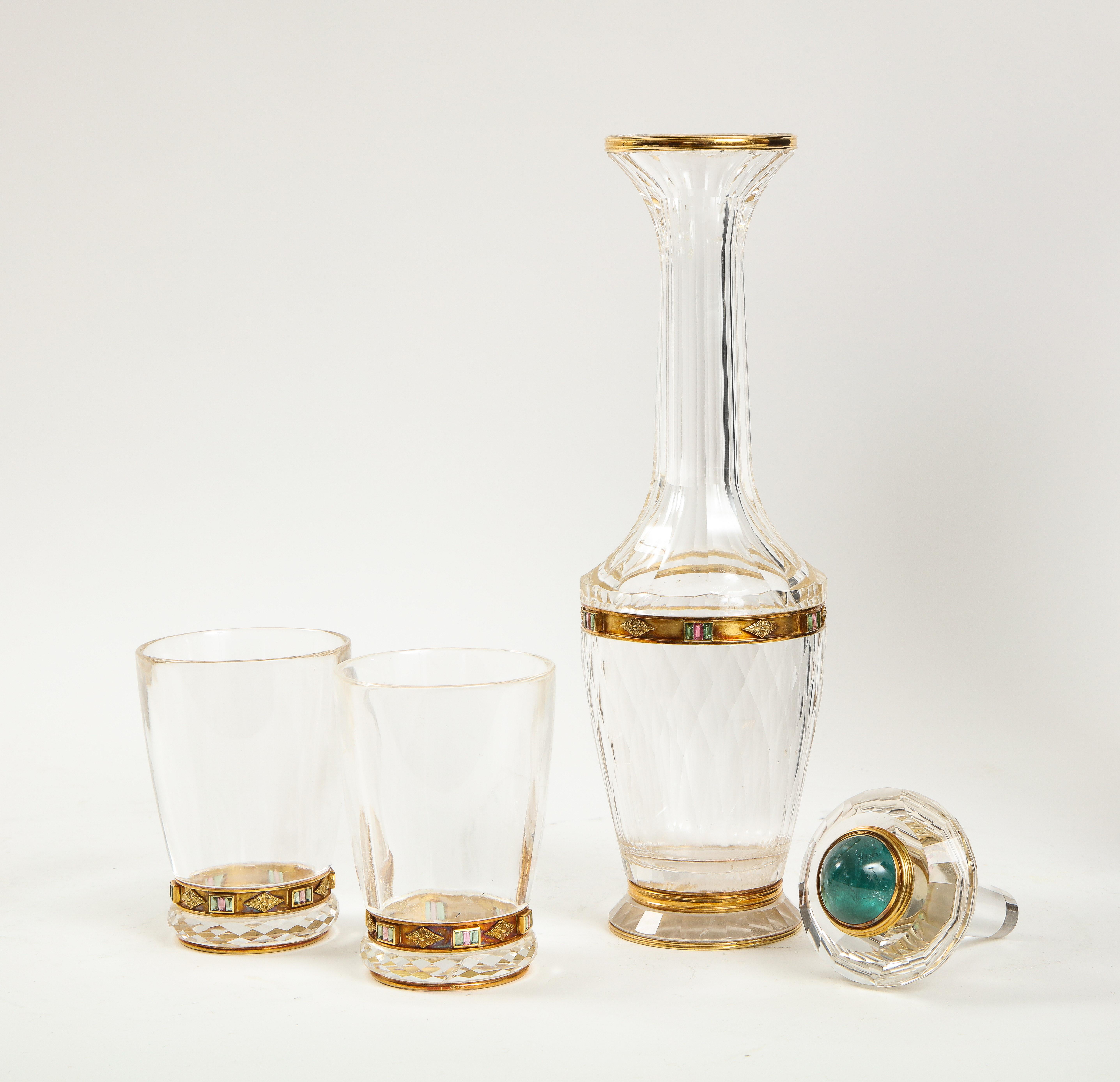 Juego de Decantador de 3 Piezas Tallado en Cristal de Roca Montado en Oro y Joyas, en Estuche Original mediados del siglo XX en venta