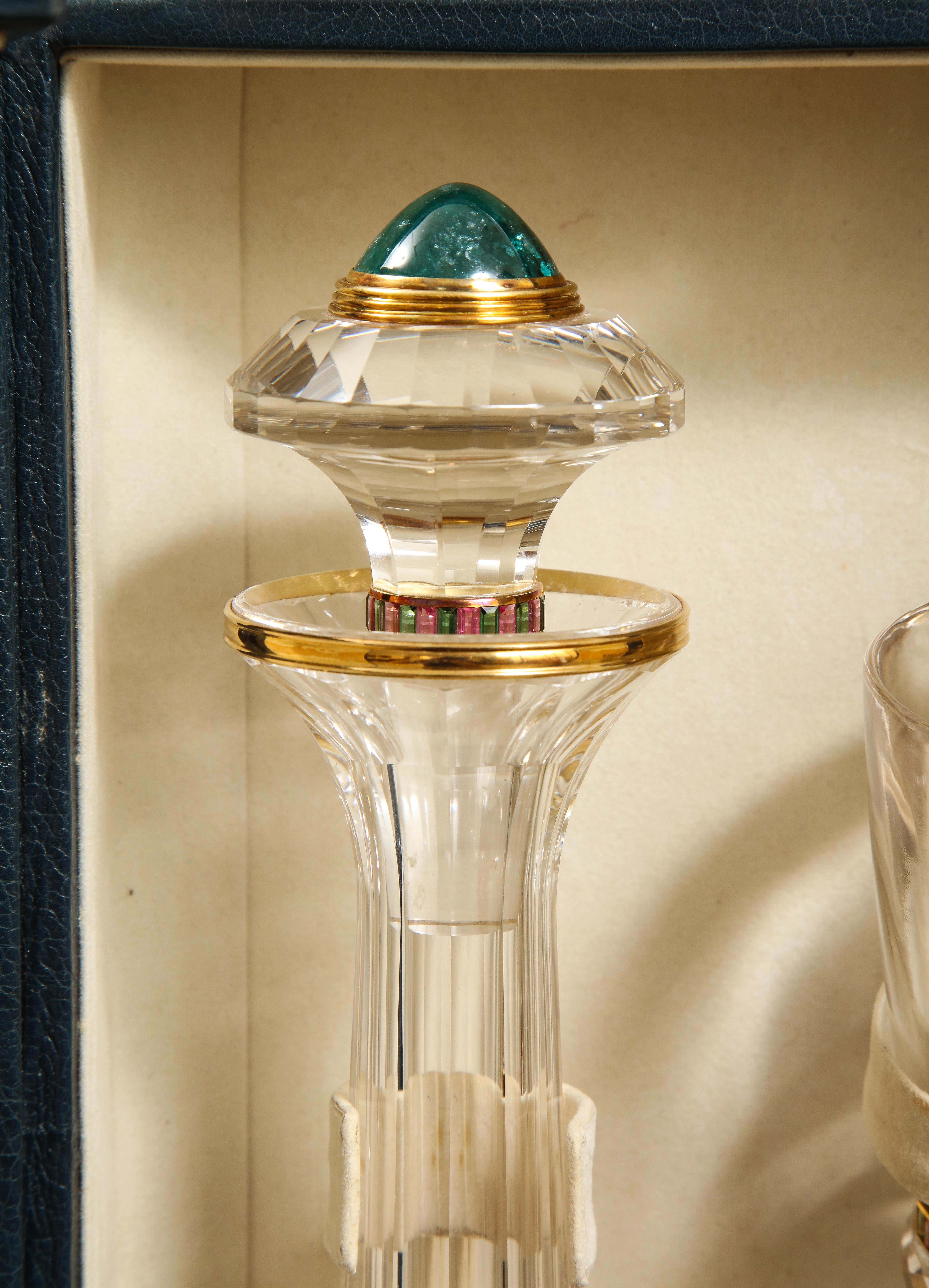 Juego de Decantador de 3 Piezas Tallado en Cristal de Roca Montado en Oro y Joyas, en Estuche Original en venta 1