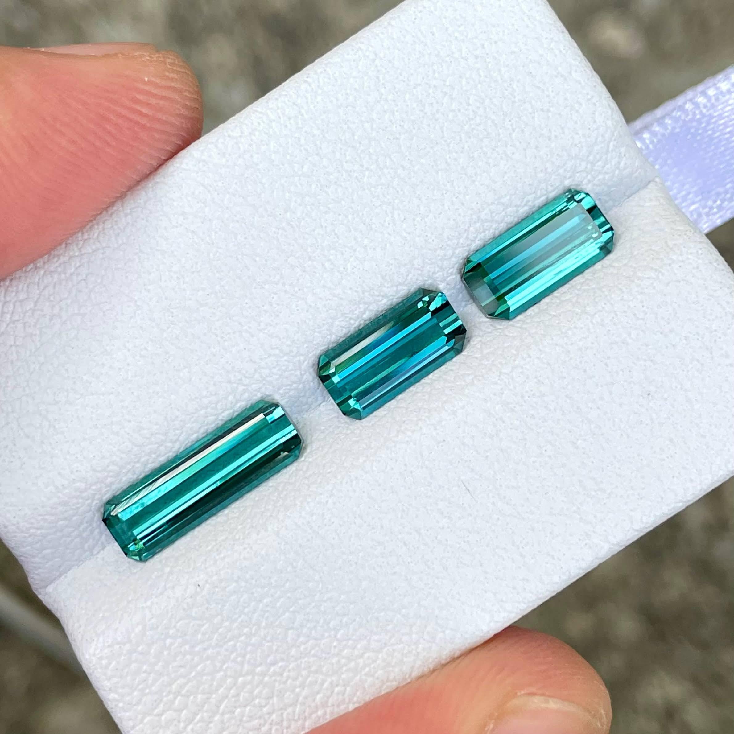 Set di 3 pezzi di tormalina indicolite taglio smeraldo gemme naturali afgane In condizioni Nuovo in vendita a Bangkok, TH