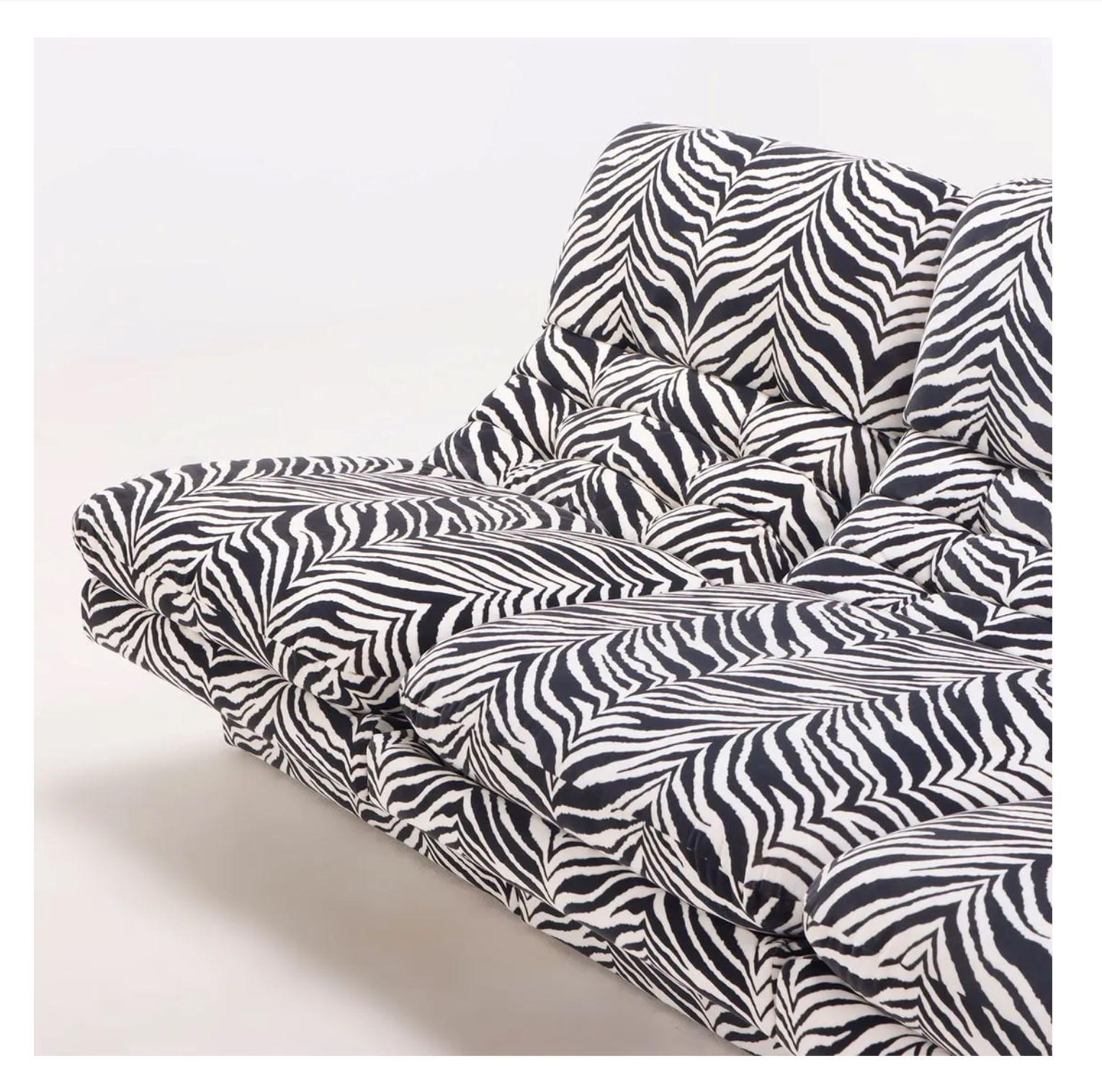 3-Piece Italian Modular Sofa in Zebra Print Upholstery, circa 1970 In Good Condition For Sale In Chicago, IL