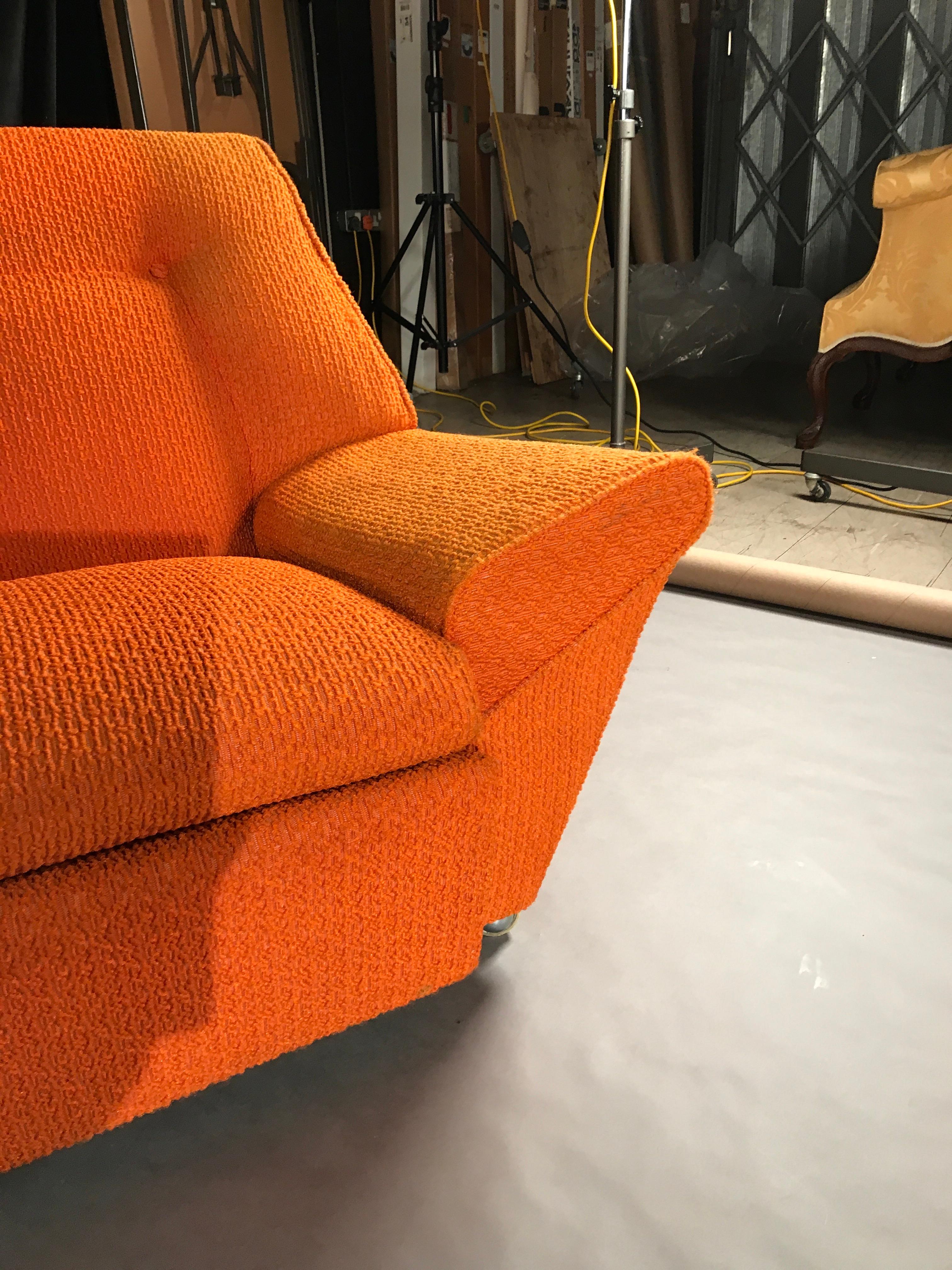 English 3-Piece Lounge Suite 3-seat settee Sofa Armchair Pair Vintage 1970 Orange Boucle For Sale
