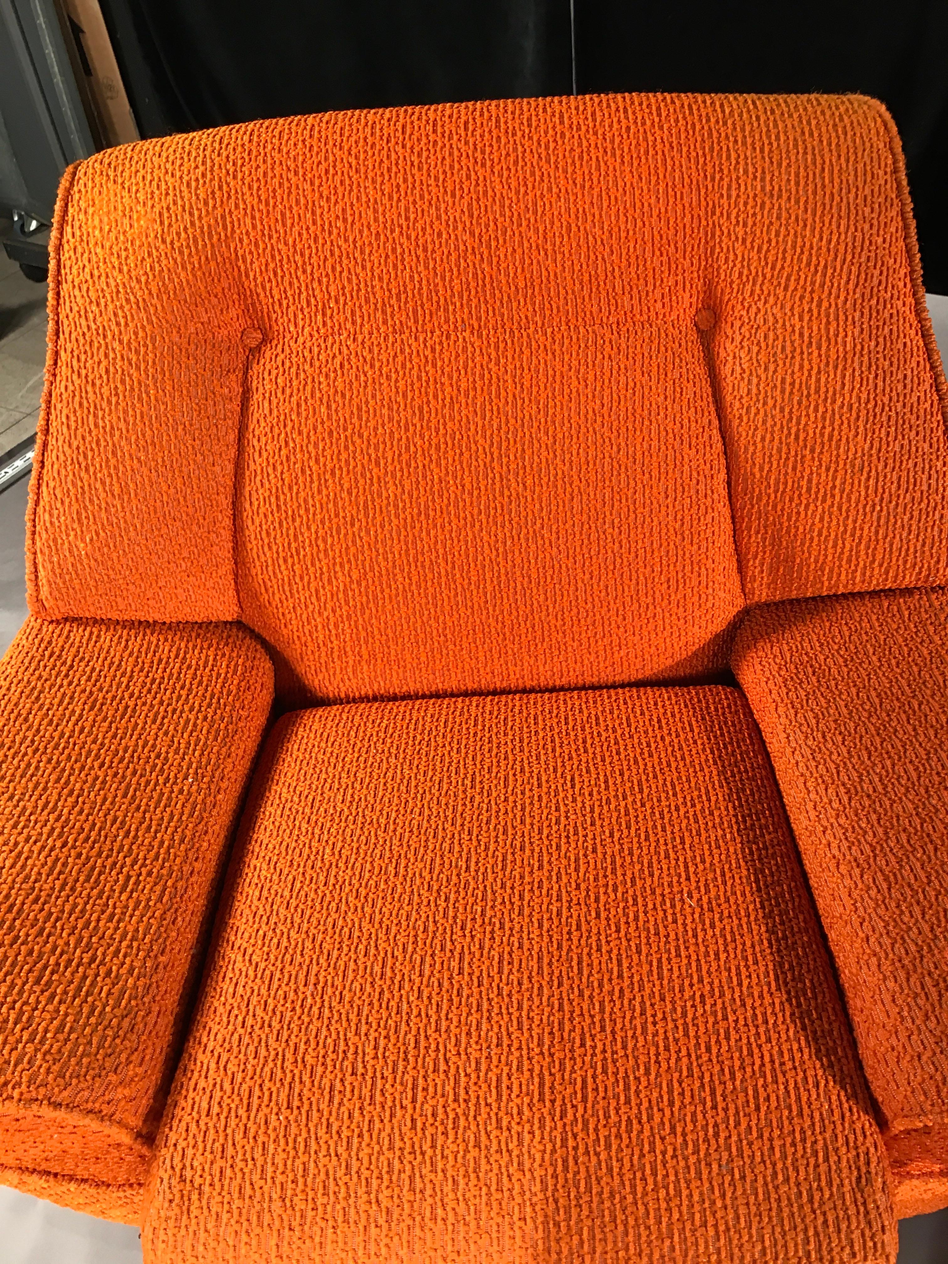 3-Piece Lounge Suite 3-seat settee Sofa Armchair Pair Vintage 1970 Orange Boucle In Good Condition For Sale In BUNGAY, SUFFOLK