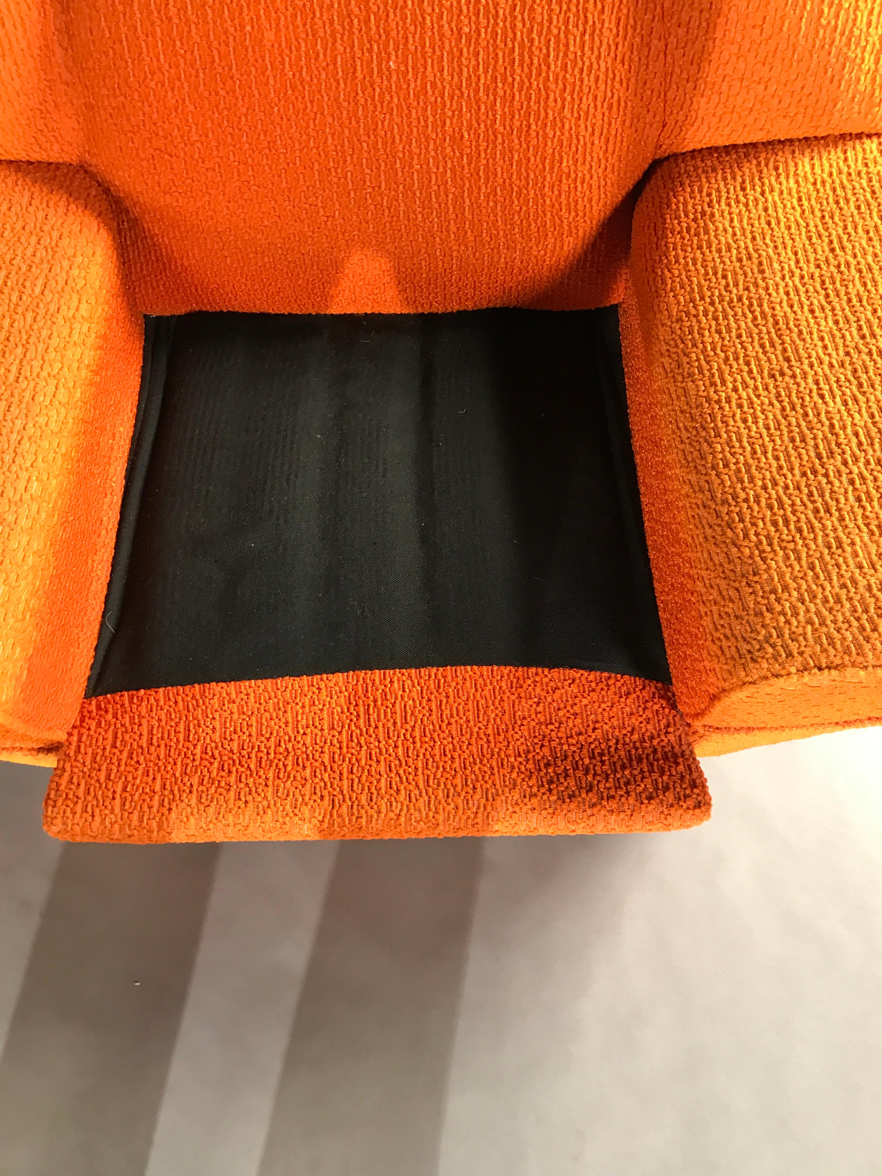 Late 20th Century 3-Piece Lounge Suite 3-seat settee Sofa Armchair Pair Vintage 1970 Orange Boucle For Sale