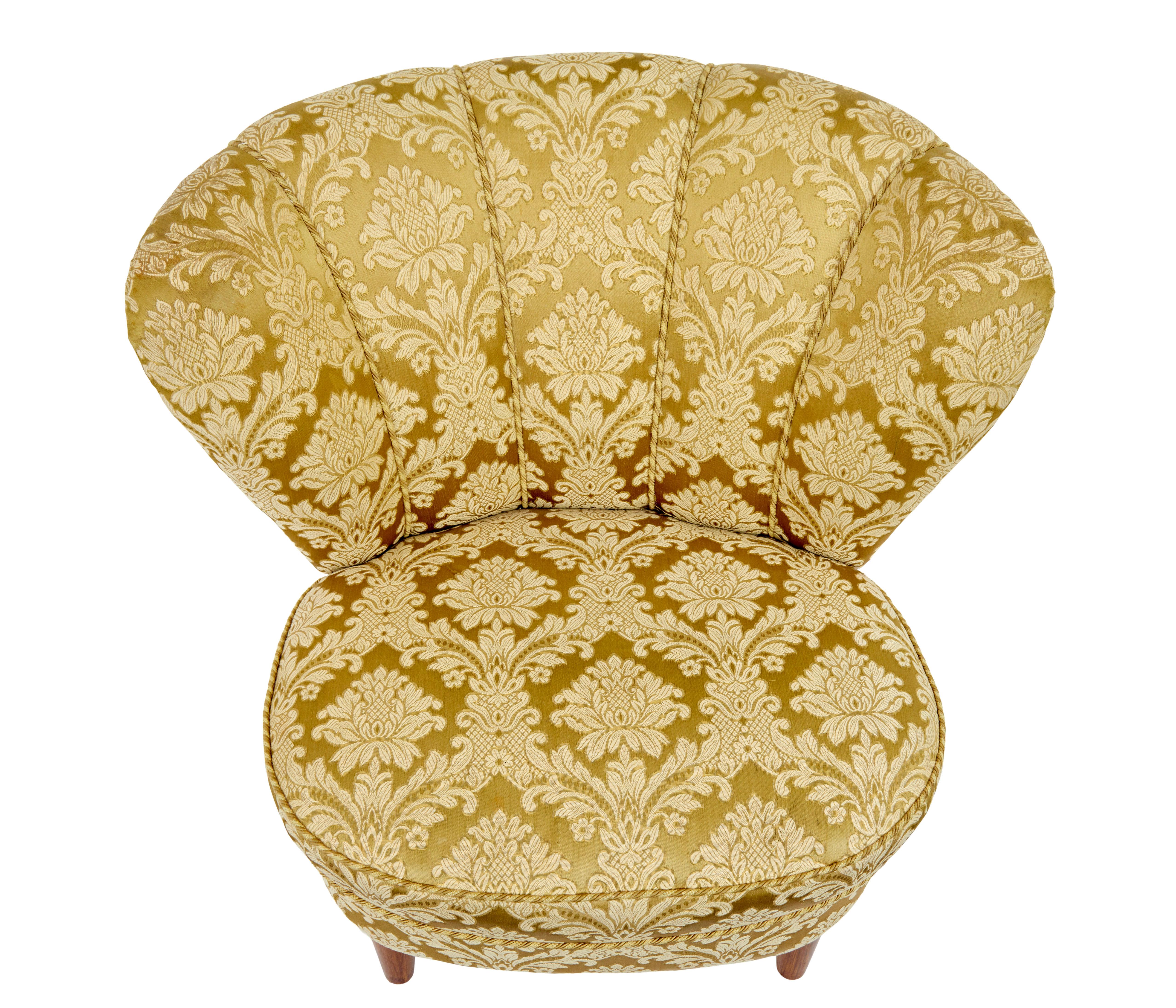Tissu Salon 3 pièces à dos de coquillage du milieu du 20e siècle en vente