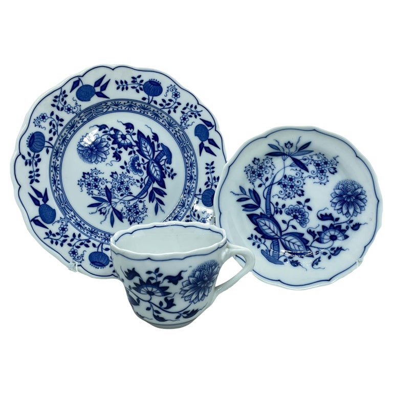 3 Piece Place Setting Coffee Cup, Saucer, Plate Hutschenreuther Blue Onion  For Sale at 1stDibs