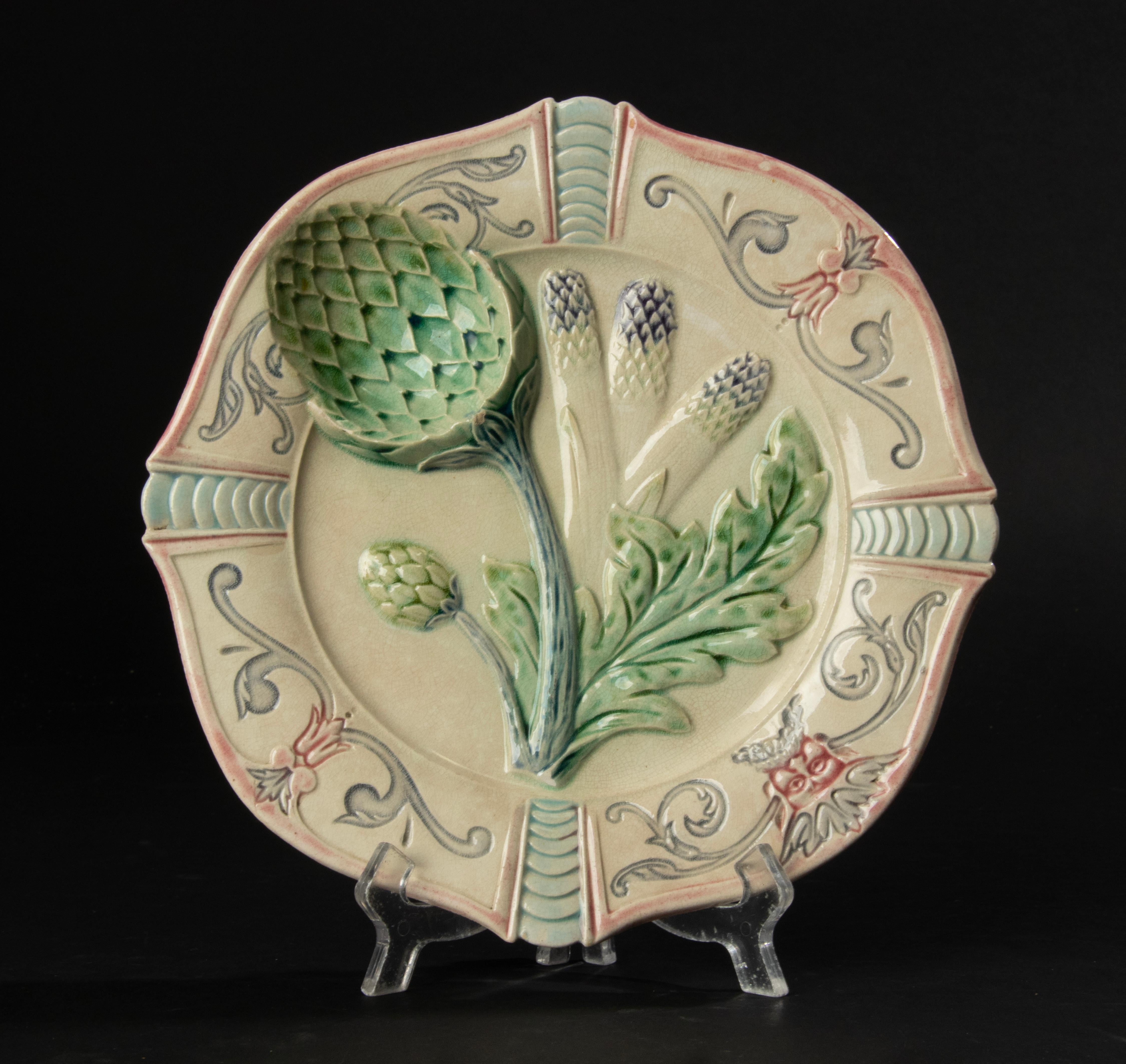 Ensemble de 3 pièces d'assiettes à artichauts en majolique du 19ème siècle en vente 3