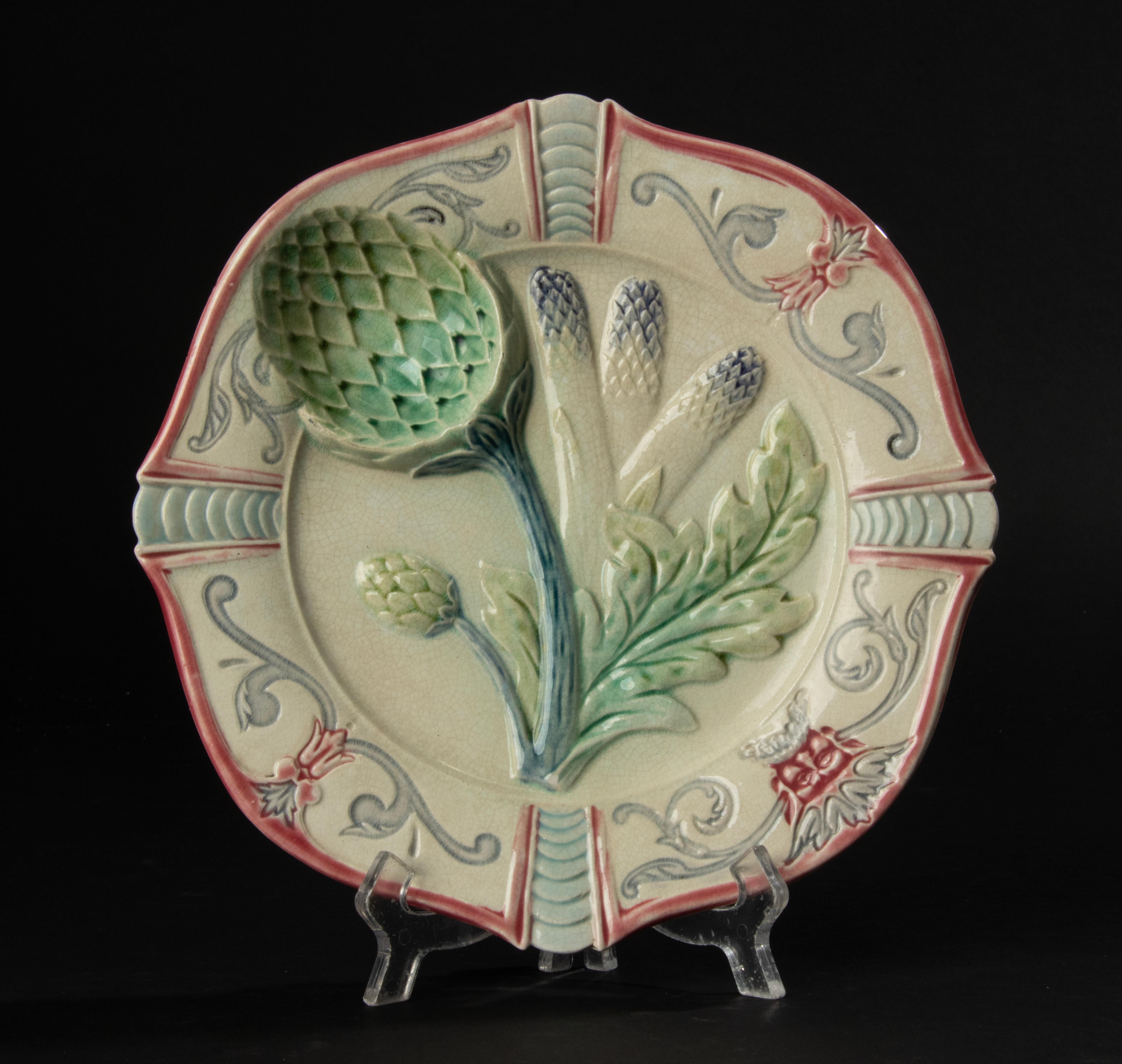 Ensemble de 3 pièces d'assiettes à artichauts en majolique du 19ème siècle en vente 4