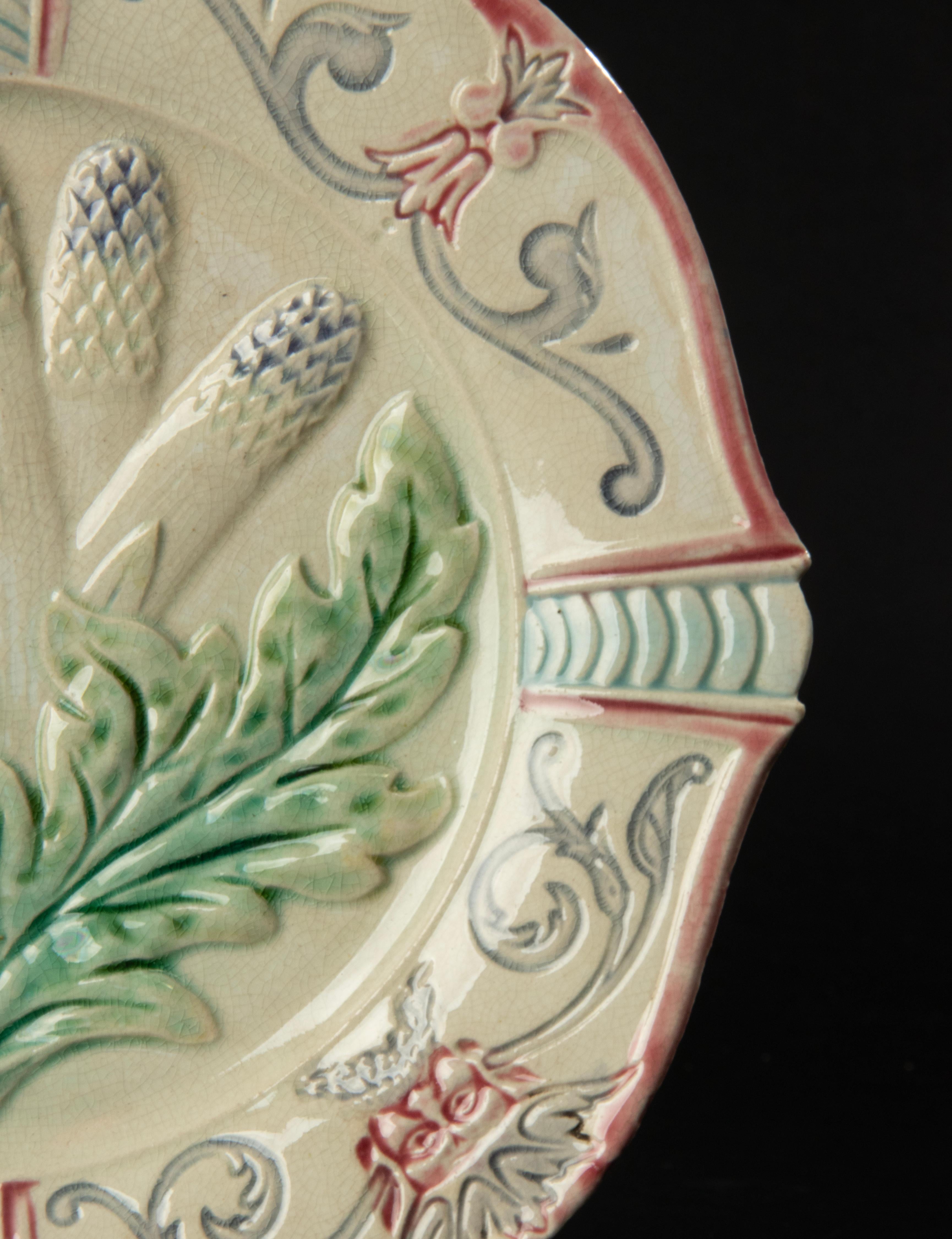 Ensemble de 3 pièces d'assiettes à artichauts en majolique du 19ème siècle en vente 5