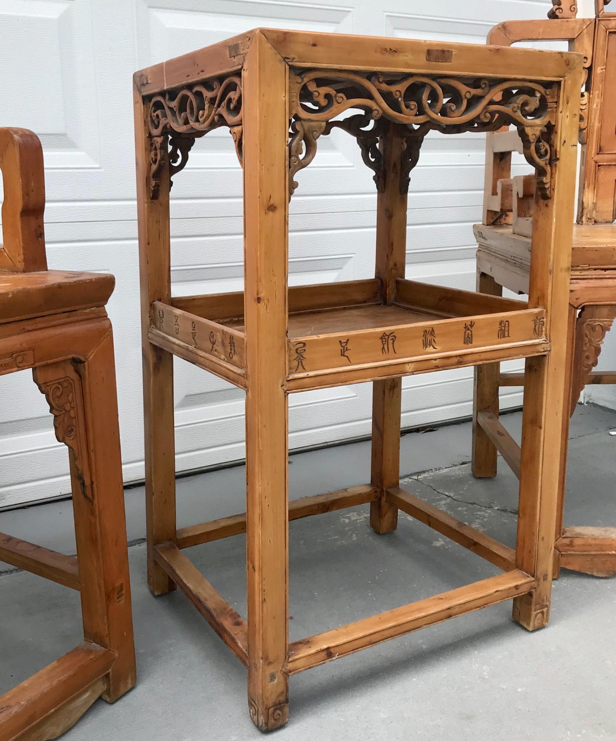 Chinois Ensemble de trois fauteuils et d'une table de la dynastie Qing en vente