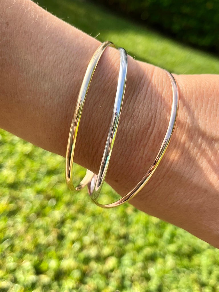 3 Piece Tri Color Gold Bangle in 18k Solid Gold For Sale at