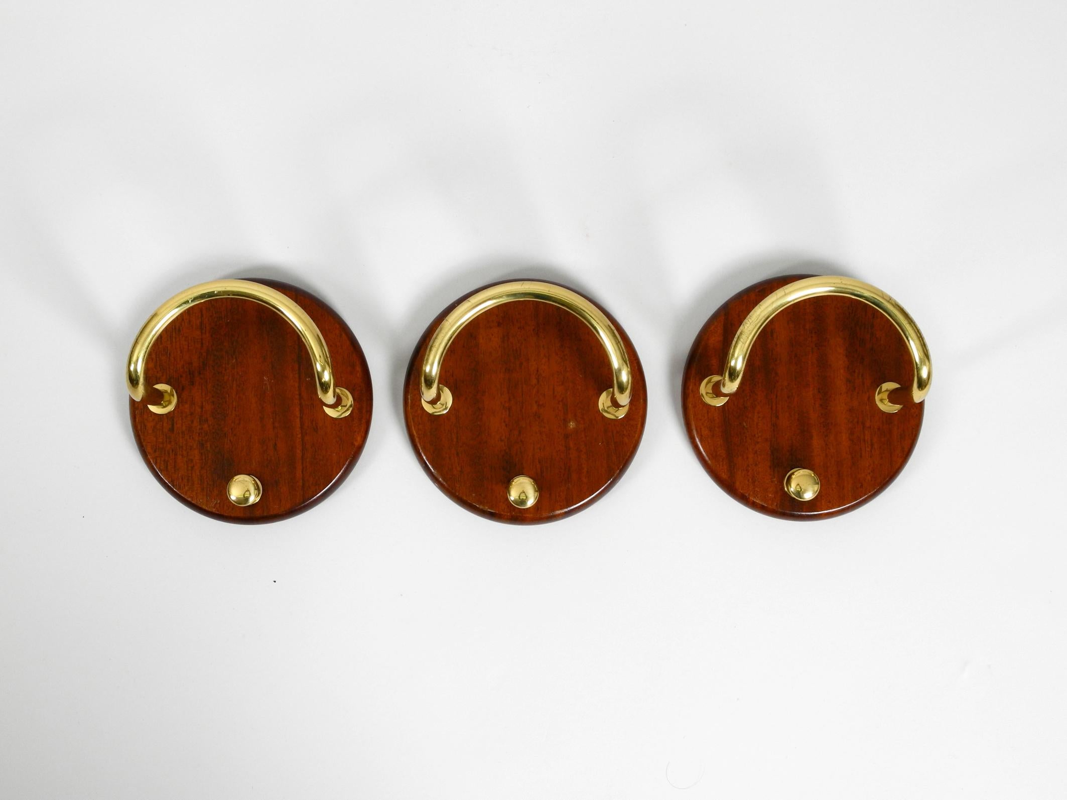 3 Pieces of Very Elegant Large 1970s Wall Hooks Made of Teak and Brass In Good Condition In München, DE