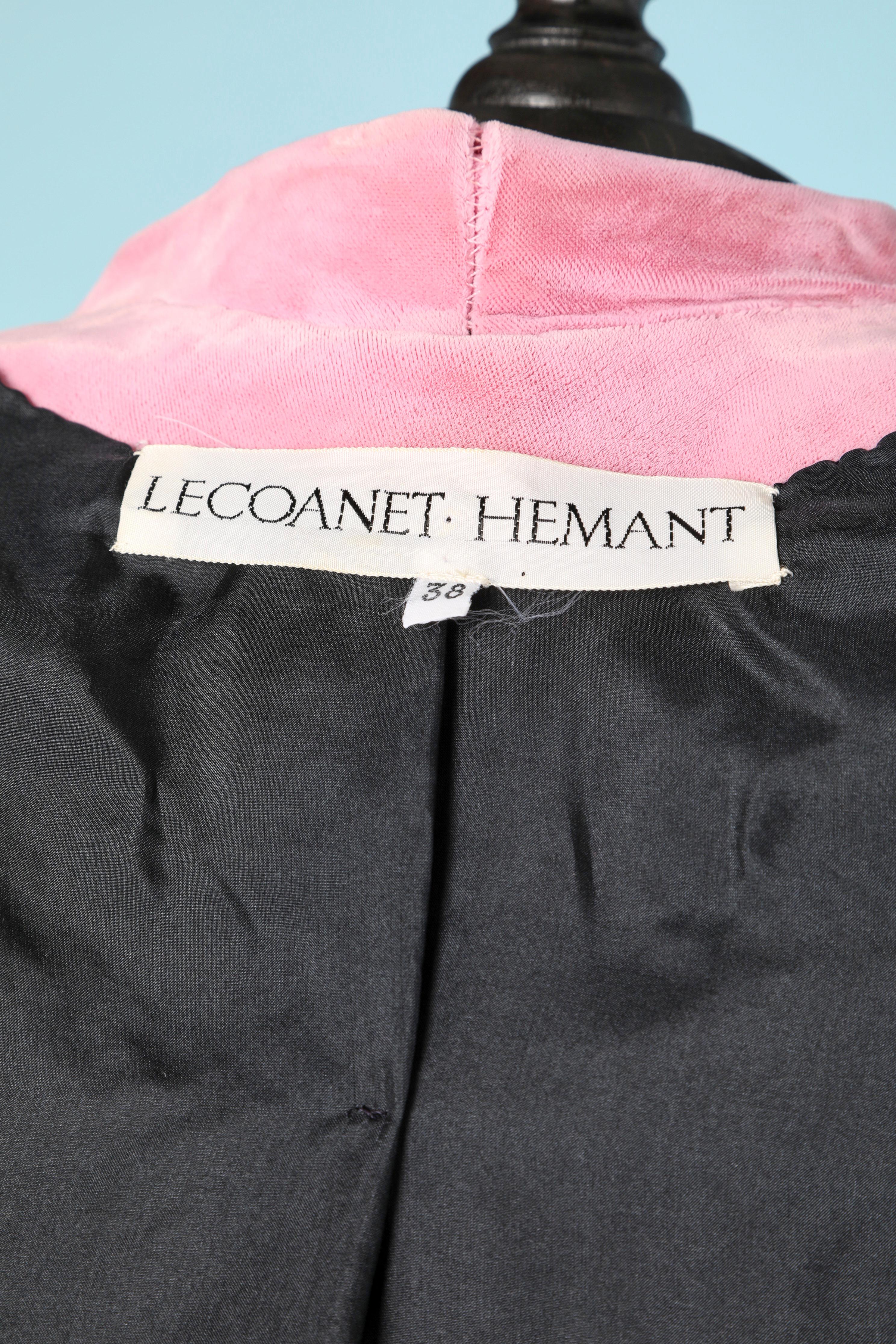 Costume jupe 3 pièces en velours rose et ourlet à volants en soie noire Lecoanet  en vente 2