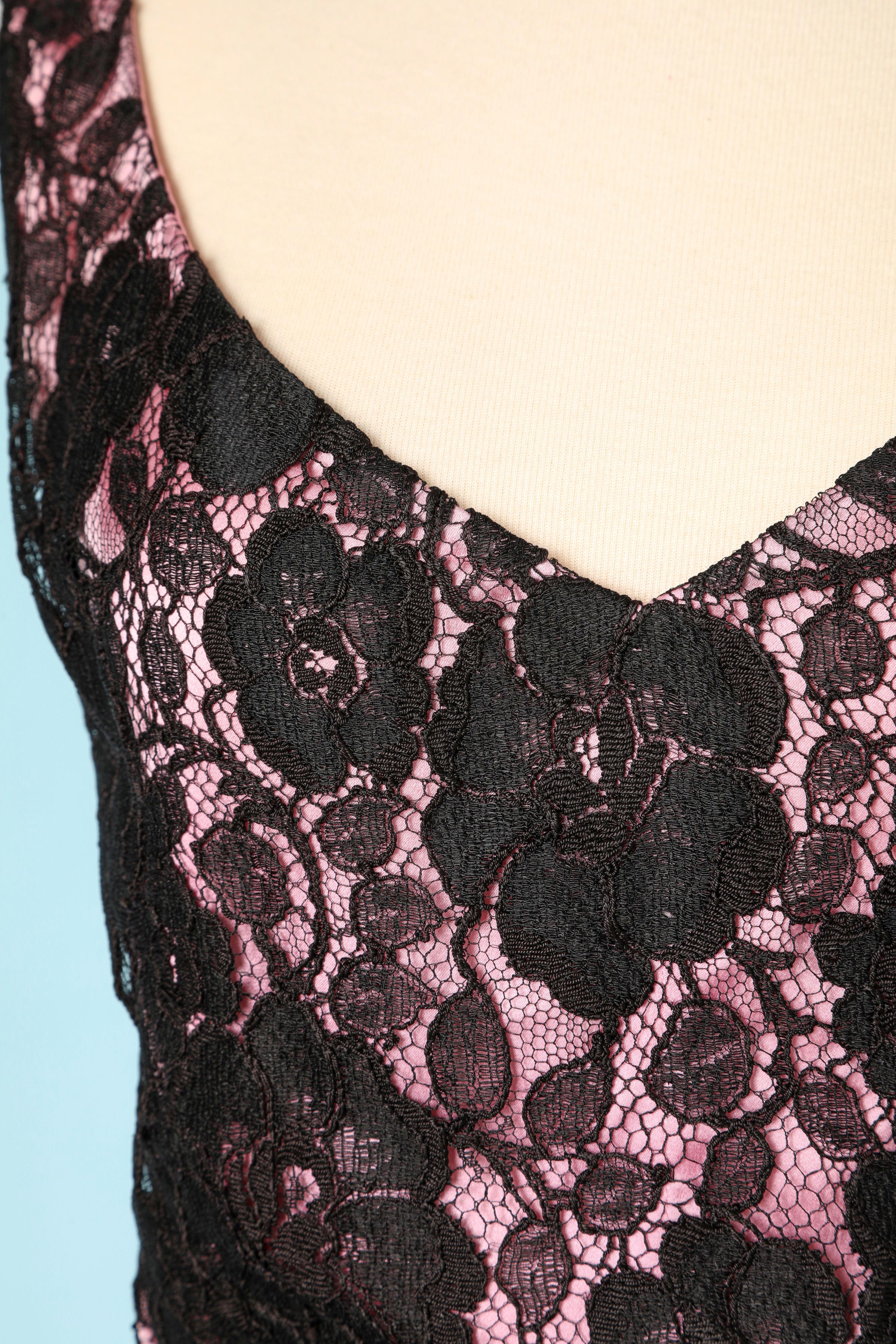 Costume jupe 3 pièces en velours rose et ourlet à volants en soie noire Lecoanet  en vente 4