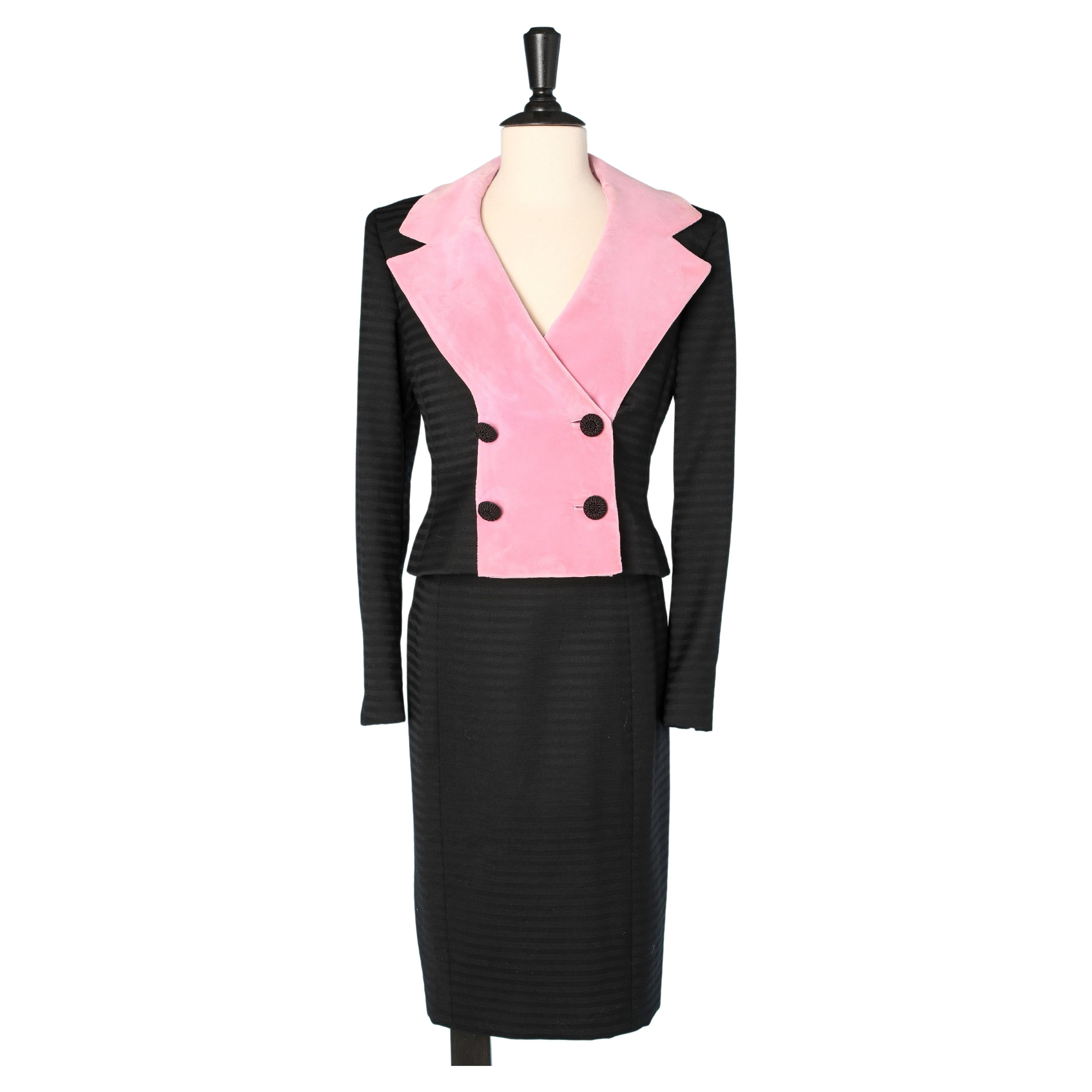 Costume jupe 3 pièces en velours rose et ourlet à volants en soie noire Lecoanet  en vente