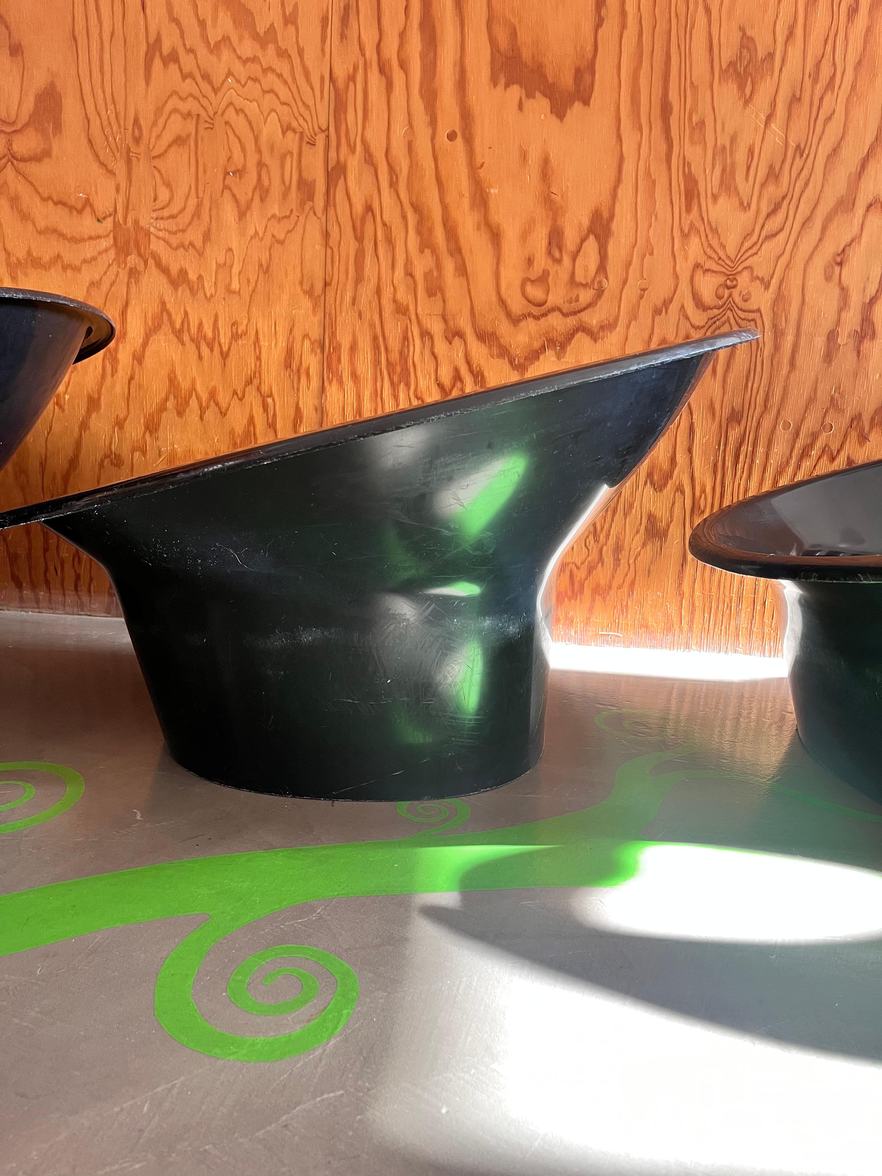 Moderne 3 fauteuils suédois en plastique noir des années 70 conçus par Svante Schöblom pour Overman en vente