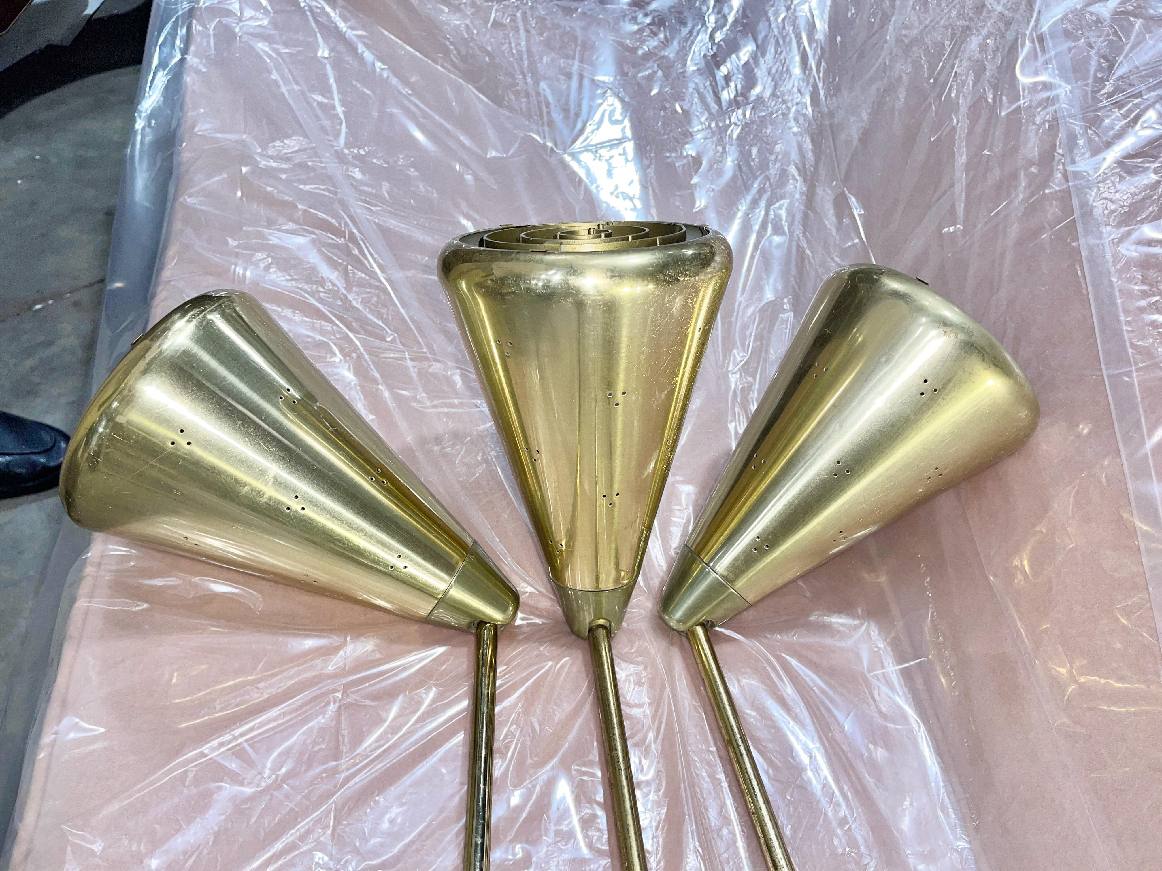 3 Lámparas Colgantes Cónicas Giratorias Prescolite Brasstone Chapado en venta