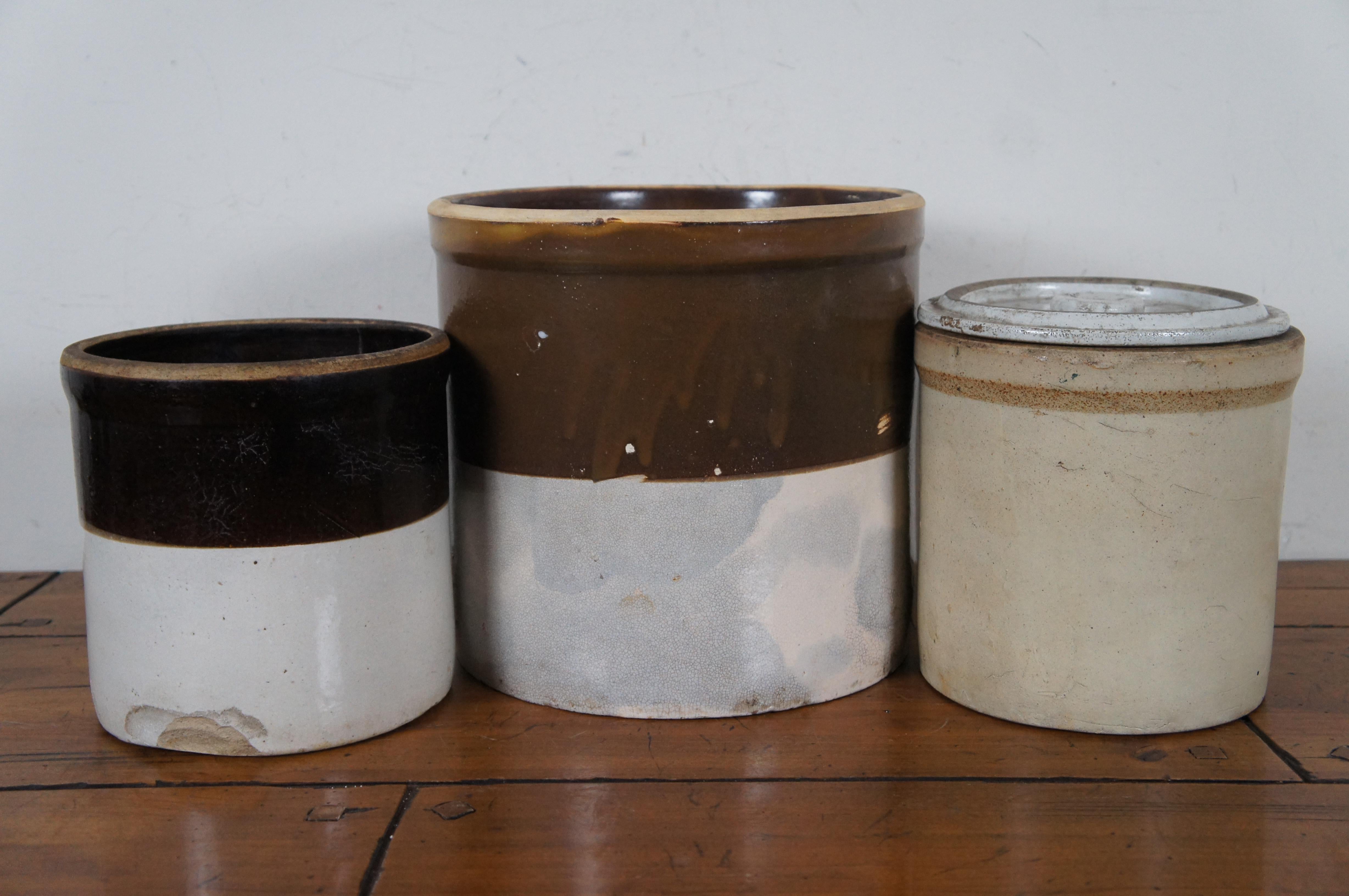 Rustic 3 Primitive Antique Salt Glaze American Stoneware Crocks & Lid 3 Gallon 1 Gallon For Sale