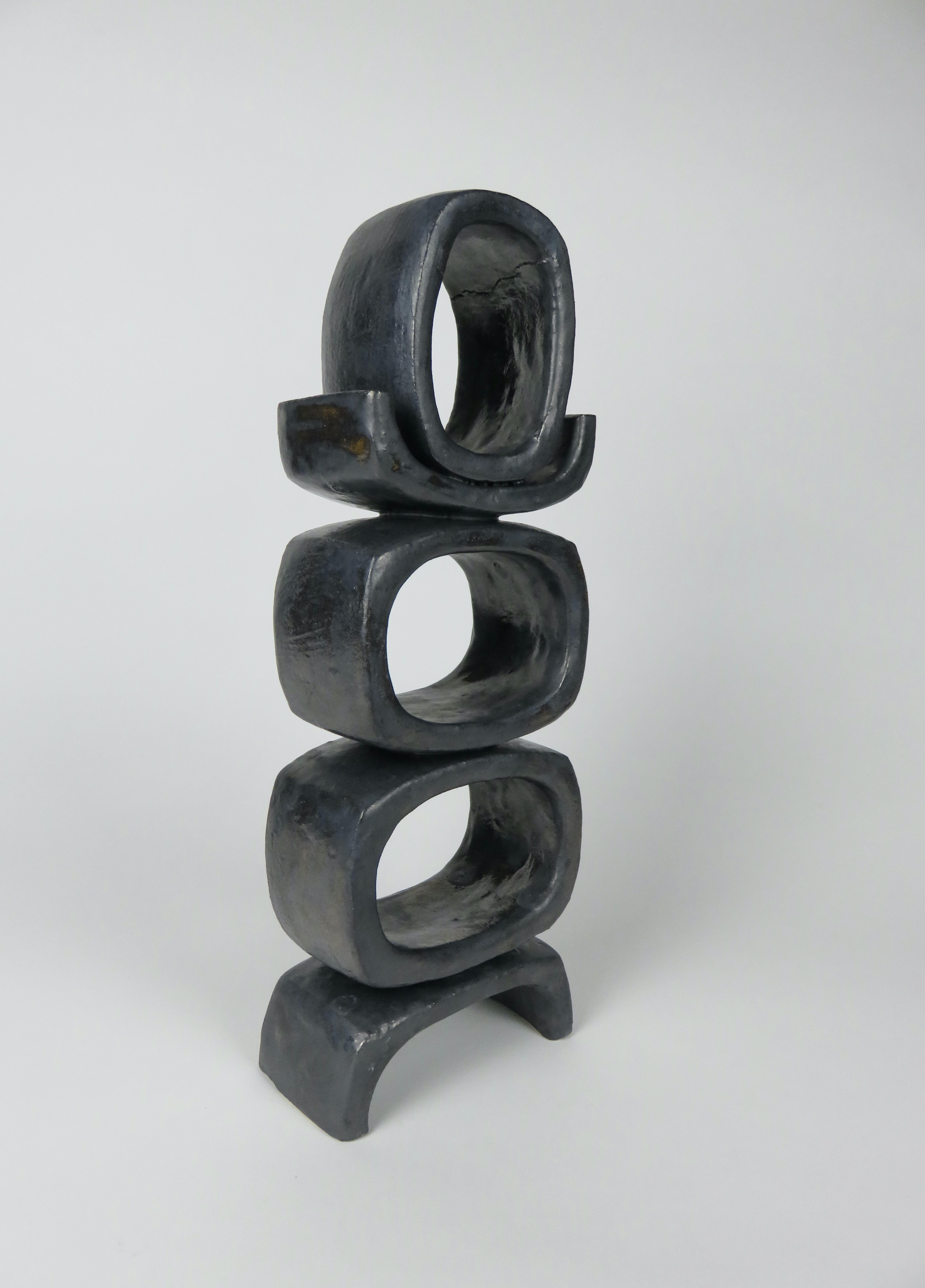 3 rechteckige ovale Säulen auf kurzen, abgewinkelten Beinen, Metallic-Schwarz-Glasur Ton-Skulptur #2 (Organische Moderne) im Angebot