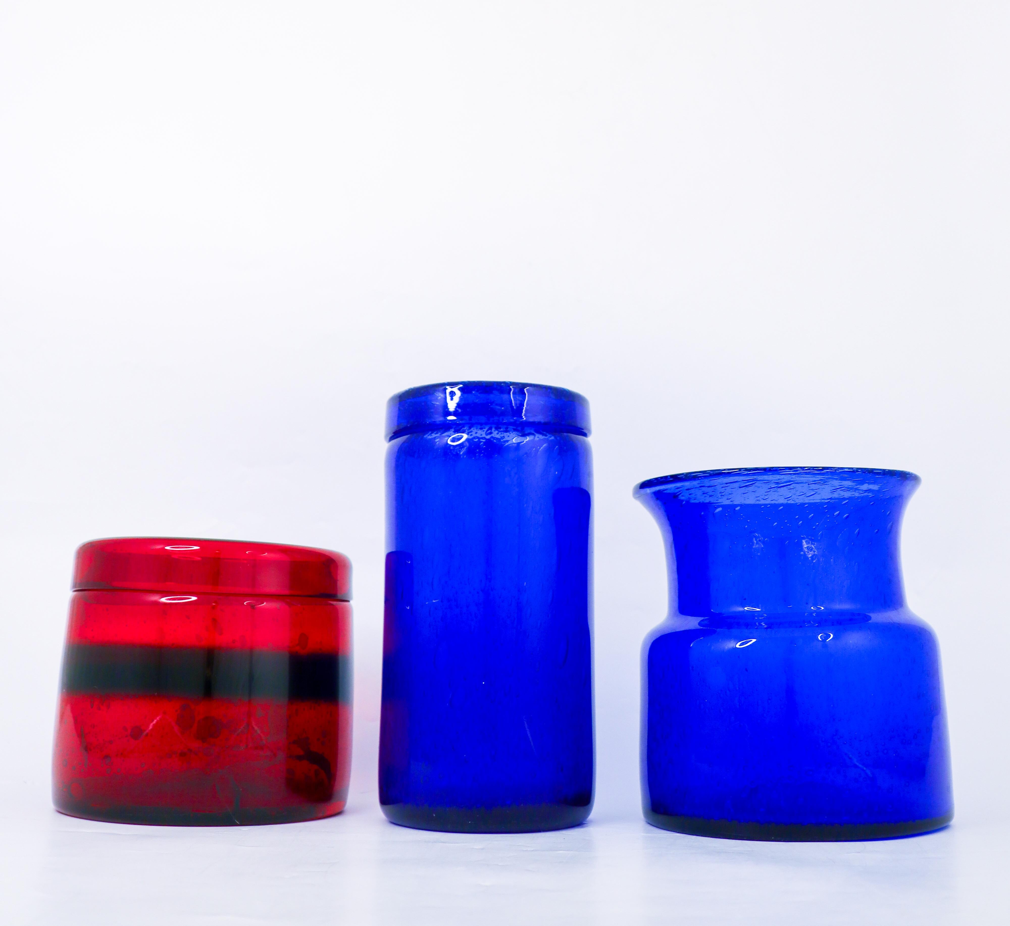 3 Red & Blue Glass Vases - Boda Sweden - Erik Höglund - 1960s Midcentury Modern In Good Condition For Sale In Stockholm, SE