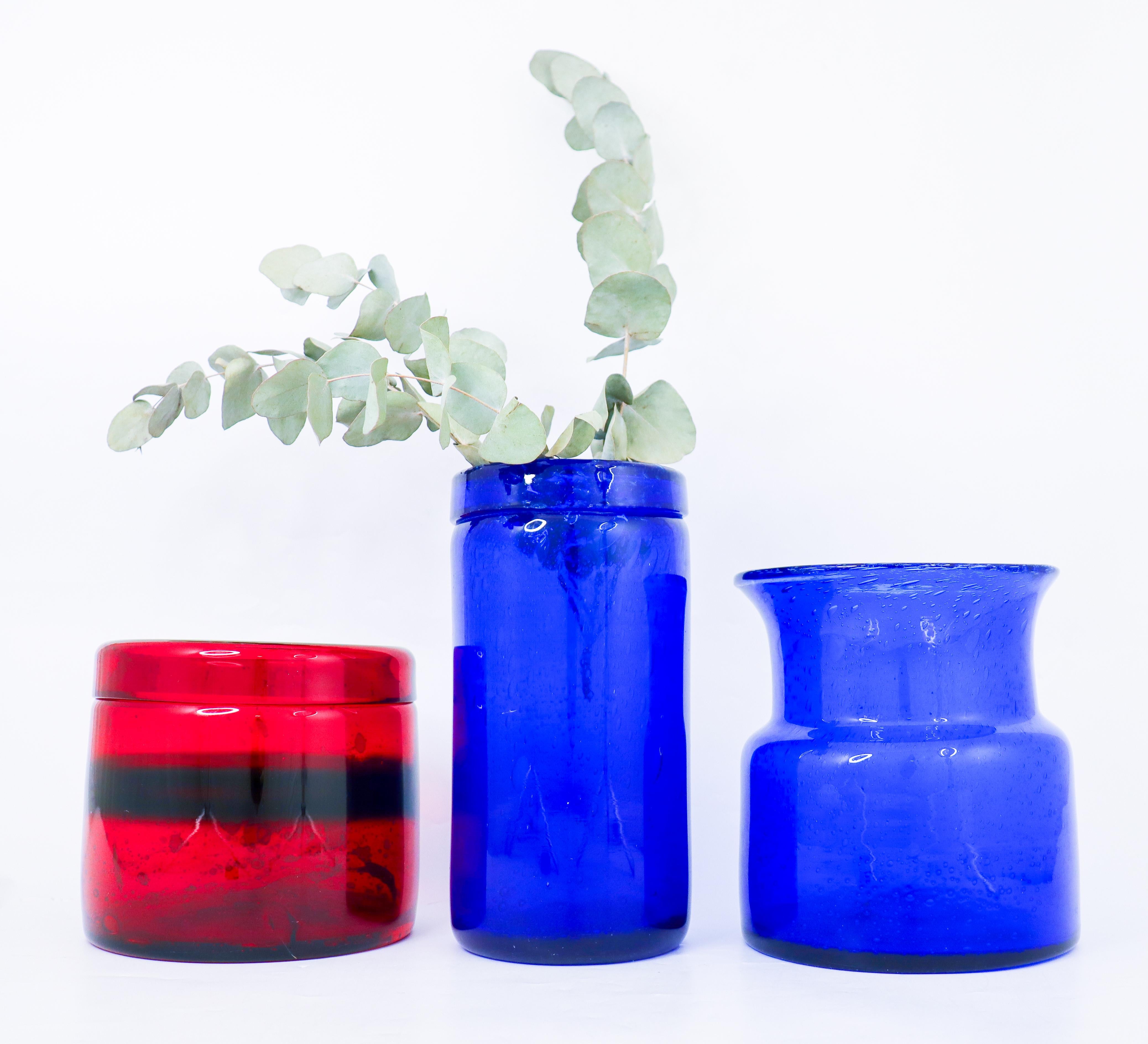 3 Red & Blue Glass Vases - Boda Sweden - Erik Höglund - 1960s Midcentury Modern For Sale 1