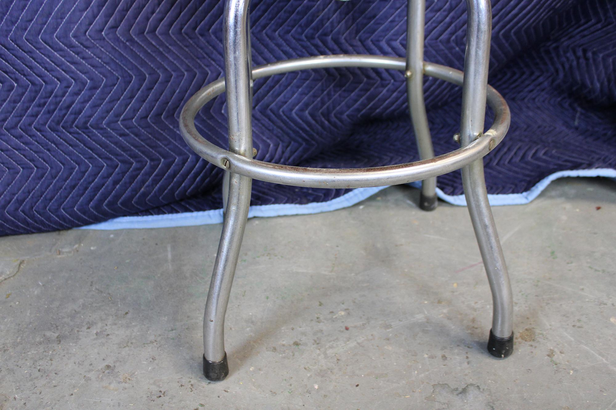 3 Retro Blue Leather Chrome Industrial Swivel Bar Diner Soda Fountain Stools In Good Condition In Dayton, OH