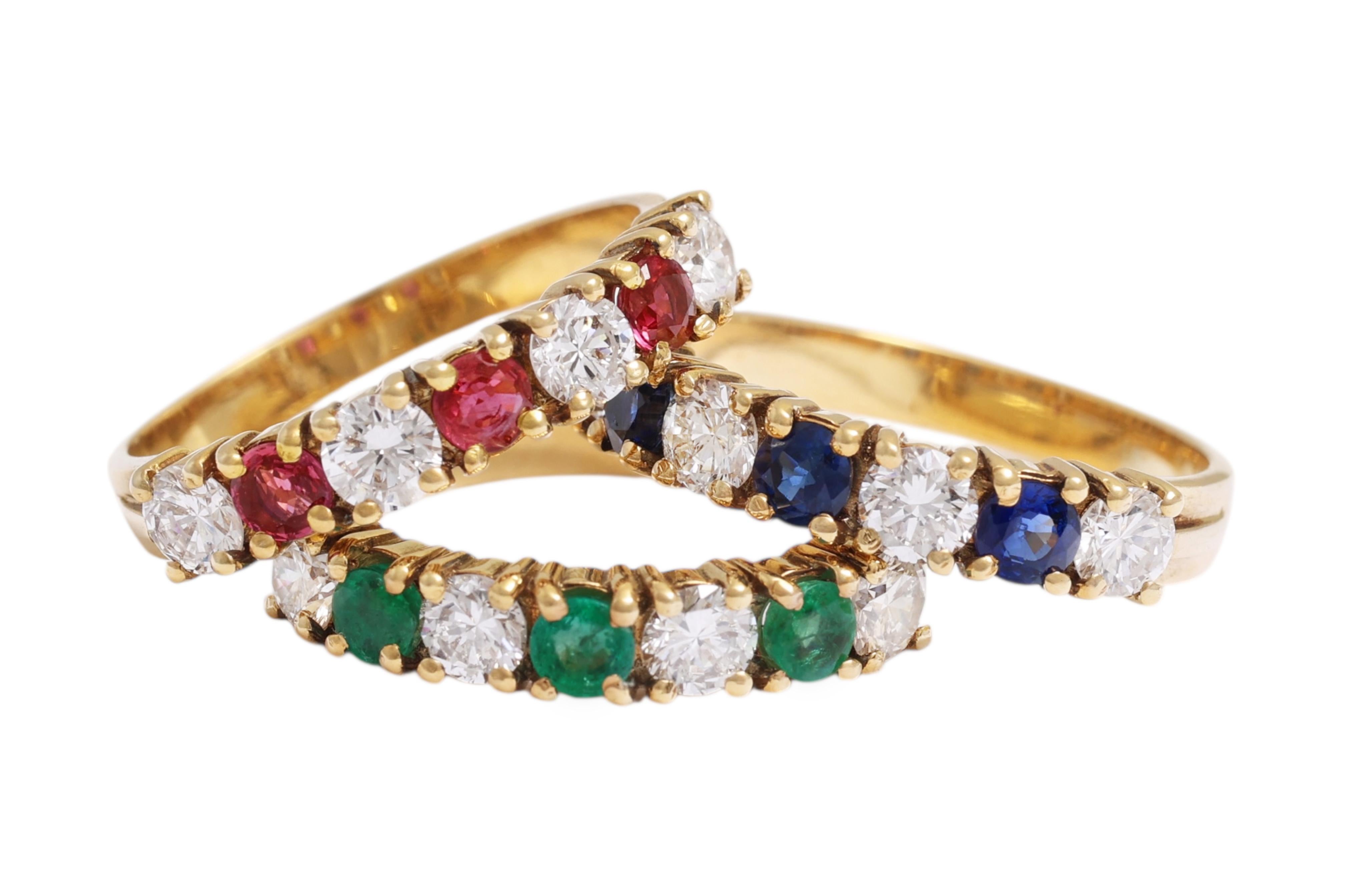 3 Ringe, Diamanten, Smaragde, Rubine, Saphire (Kunsthandwerker*in) im Angebot