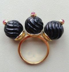 3 Round Carved Black Onyx Beads Ruby Round Cabs 14K Yellow Gold Cocktail Ring