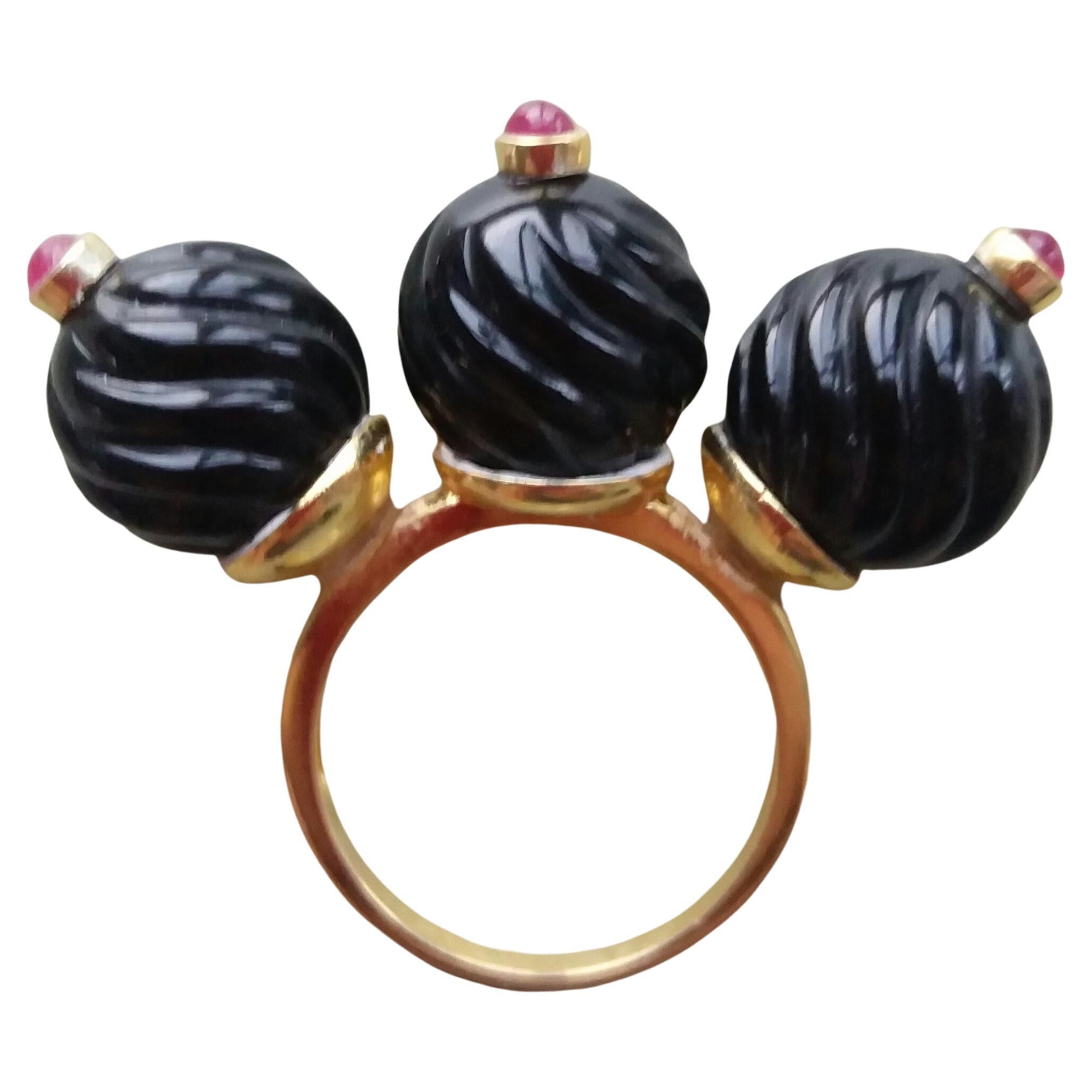 3 Round Carved Black Onyx Beads Ruby Round Cabs 14K Yellow Gold Cocktail Ring For Sale