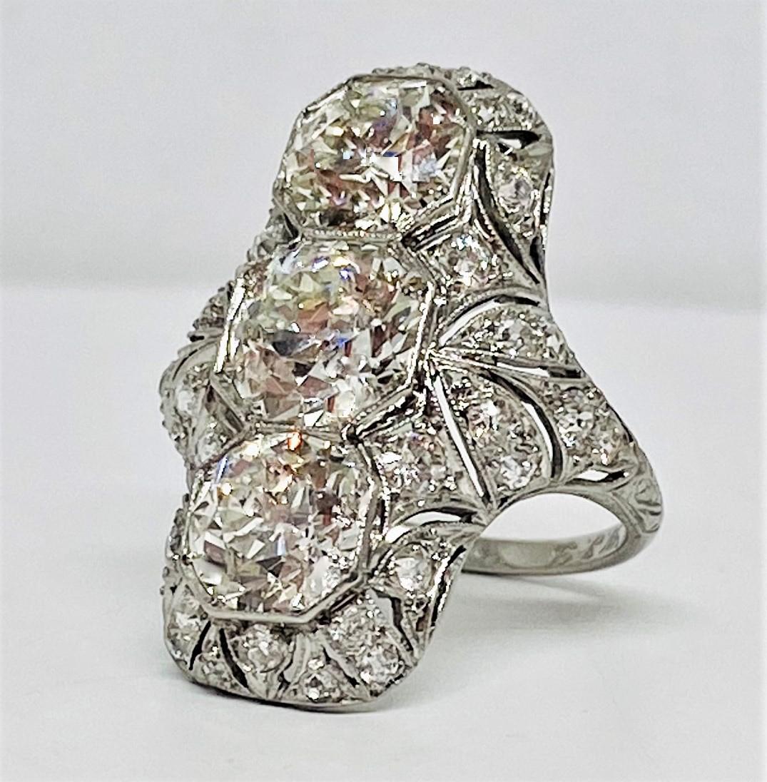 Women's 3 Round Cut Diamond Antique Style Cocktail Ring in Platinum For Sale