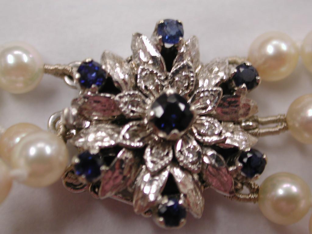 Modern 3-Row Cultered Pearl Bracelet with 9 Carat Gold Clasp Set with Sapphires, 1984 For Sale
