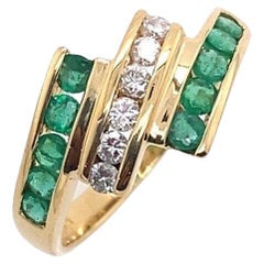 3-reihiger Smaragd- und Diamantring aus 18 Karat Gelbgold mit Kanalfassung