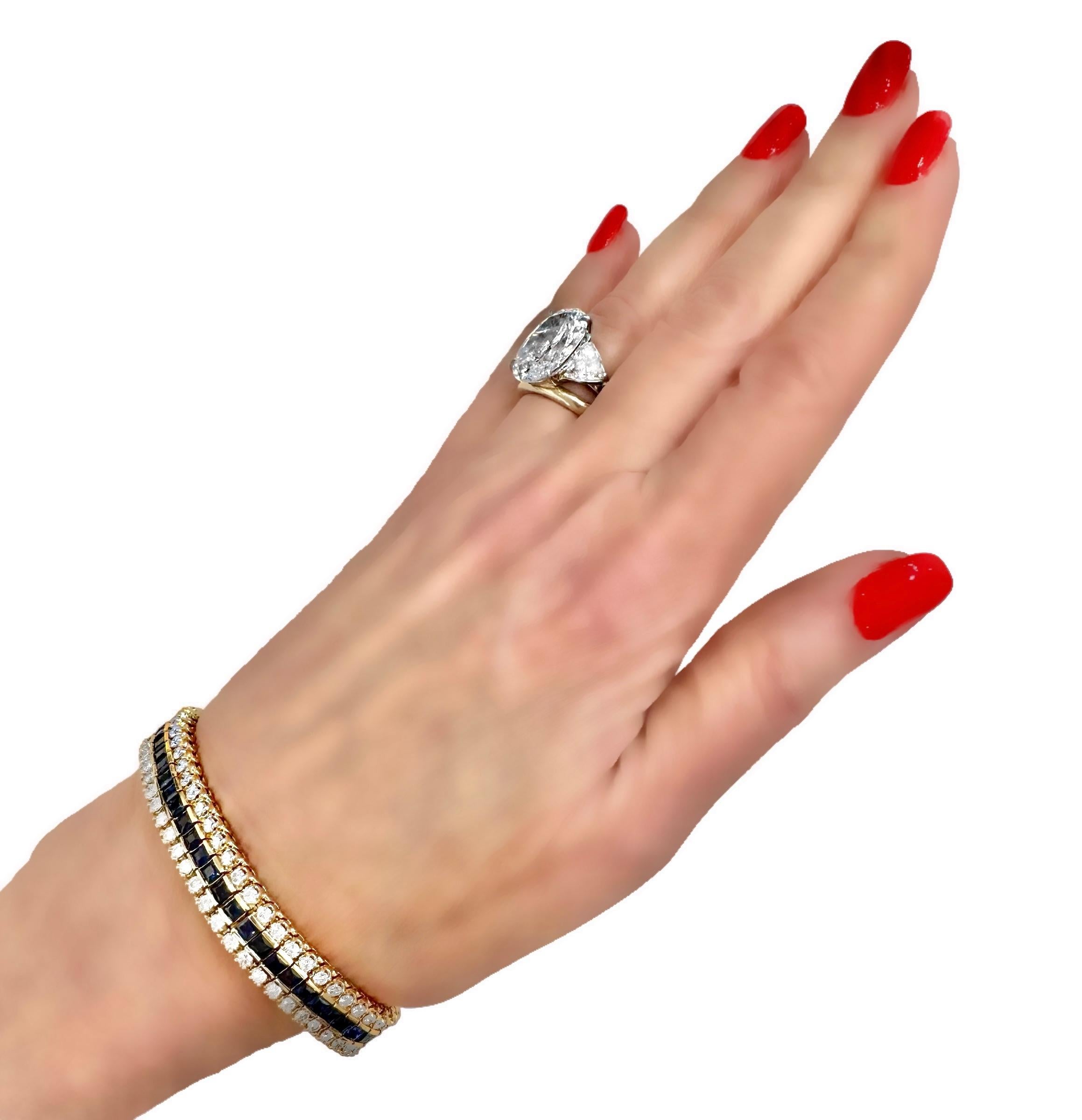 Pulsera de Tenis de Oro de 3 Filas con 2 Filas de Diamantes que Rodean 1 Fila de Zafiros en venta 4