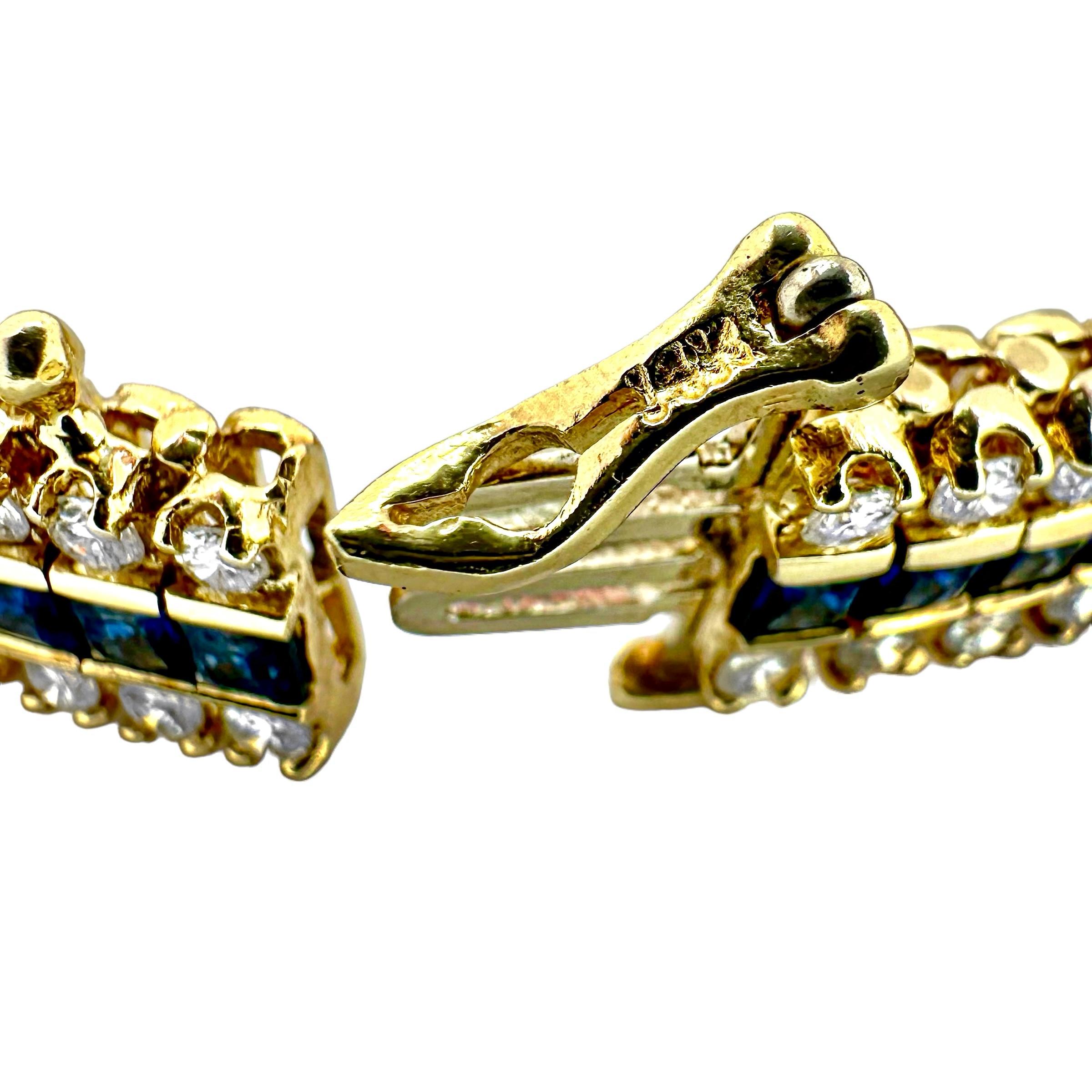 Pulsera de Tenis de Oro de 3 Filas con 2 Filas de Diamantes que Rodean 1 Fila de Zafiros Corte cuadrado en venta