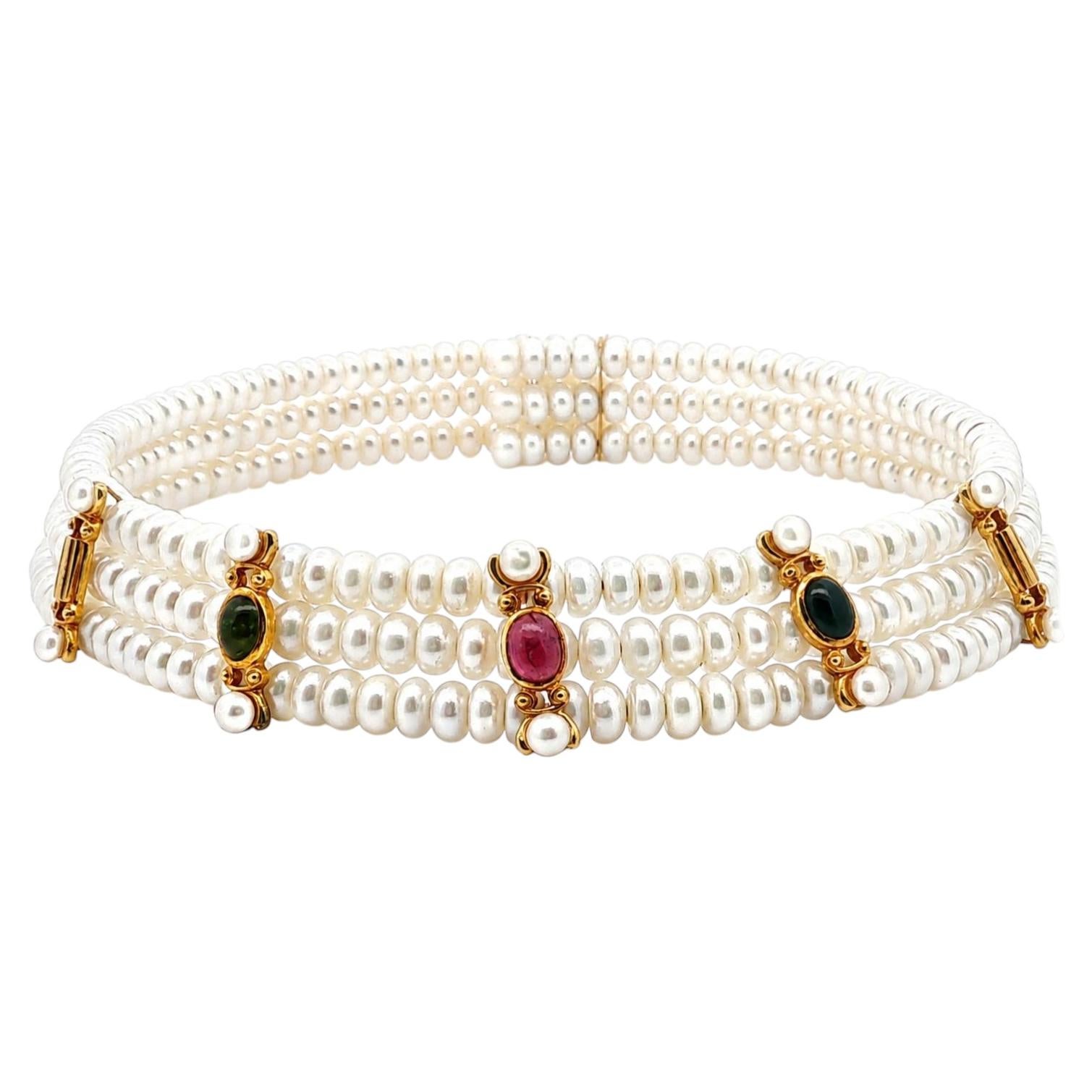 Collier ras-du-cou souple à 3 rangées de perles, avec des entre-ranges en tourmaline plaquée or 18 carats