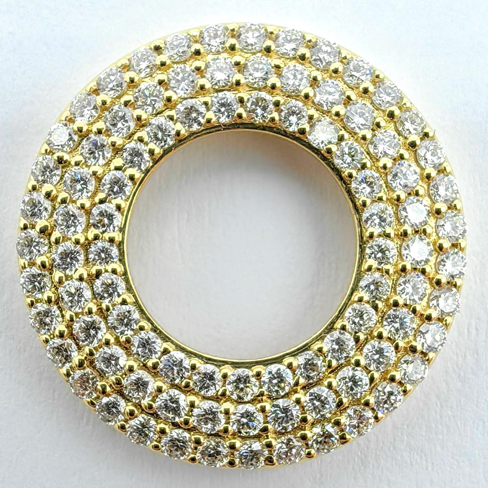 Boucles d'oreilles pendantes circulaires en or jaune 18 carats avec 3 rangs de diamants ronds taillés en brillant et pavés en vente 7