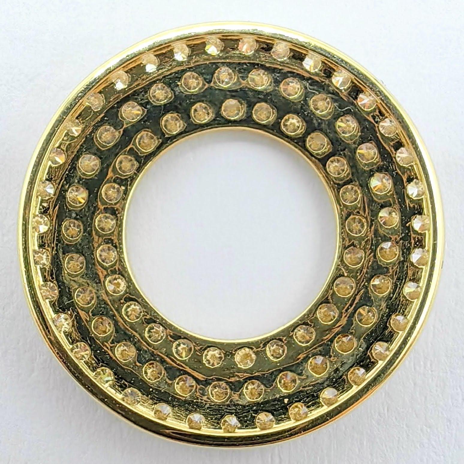 Boucles d'oreilles pendantes circulaires en or jaune 18 carats avec 3 rangs de diamants ronds taillés en brillant et pavés en vente 8