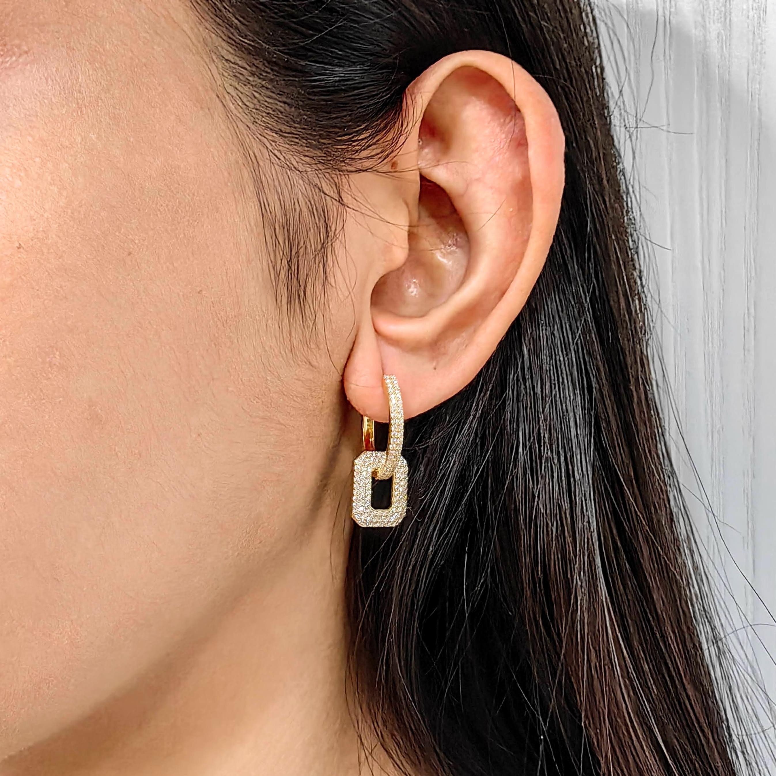 Boucles d'oreilles pendantes en or jaune 18 carats avec pavé de diamants octogonaux à 3 rangs de diamants ronds taillés en brillant en vente 9