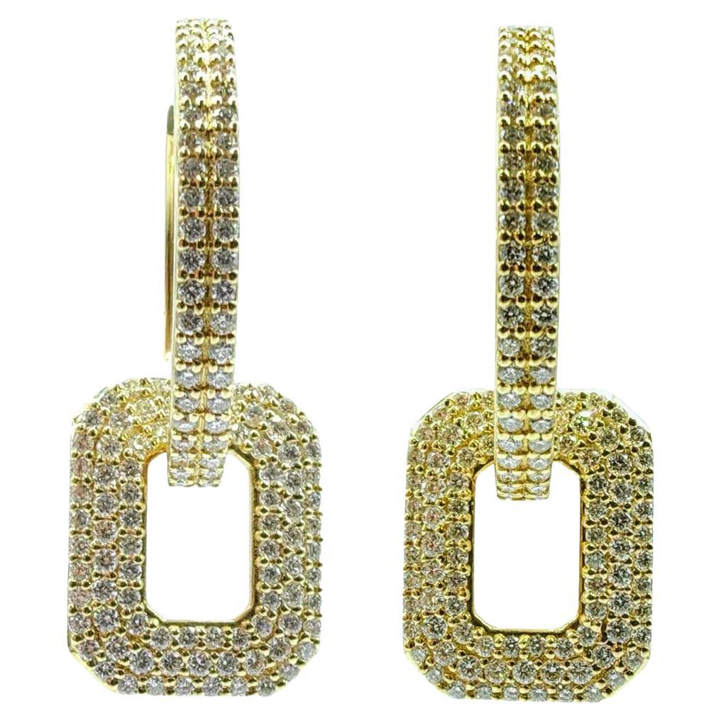 Boucles d
oreilles pendantes en or jaune 18 carats avec pavé de diamants octogonaux à 3 rangs de diamants ronds taillés en brillant en vente