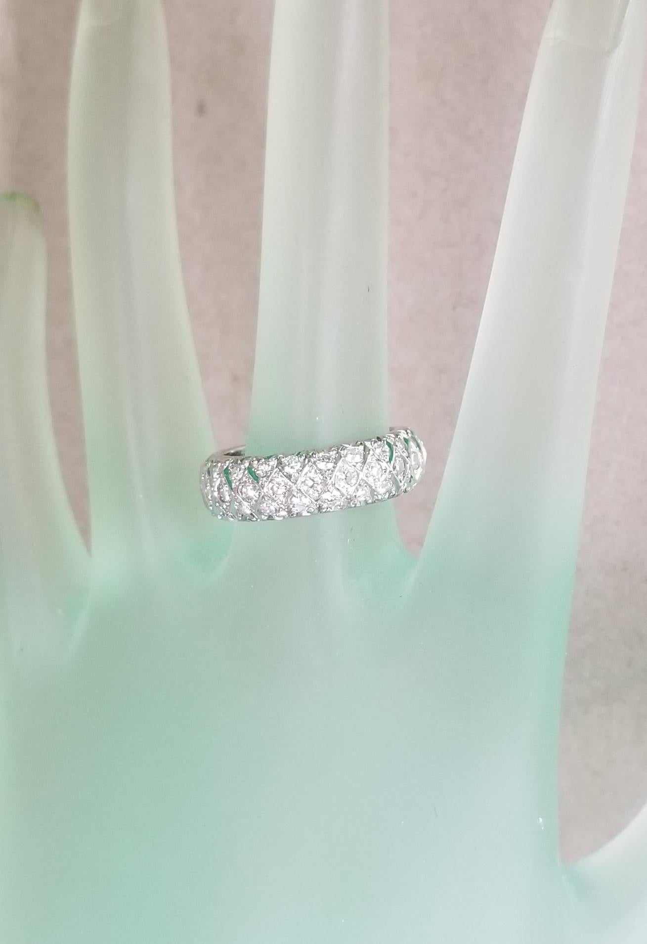 3-reihiger gestaffelter Diamant-Eternity-Ring mit 2,65 Karat Gesamtgewicht im Zustand „Neu“ im Angebot in Los Angeles, CA