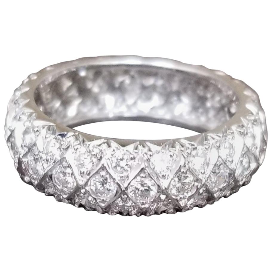 3-reihiger gestaffelter Diamant-Eternity-Ring mit 2,65 Karat Gesamtgewicht