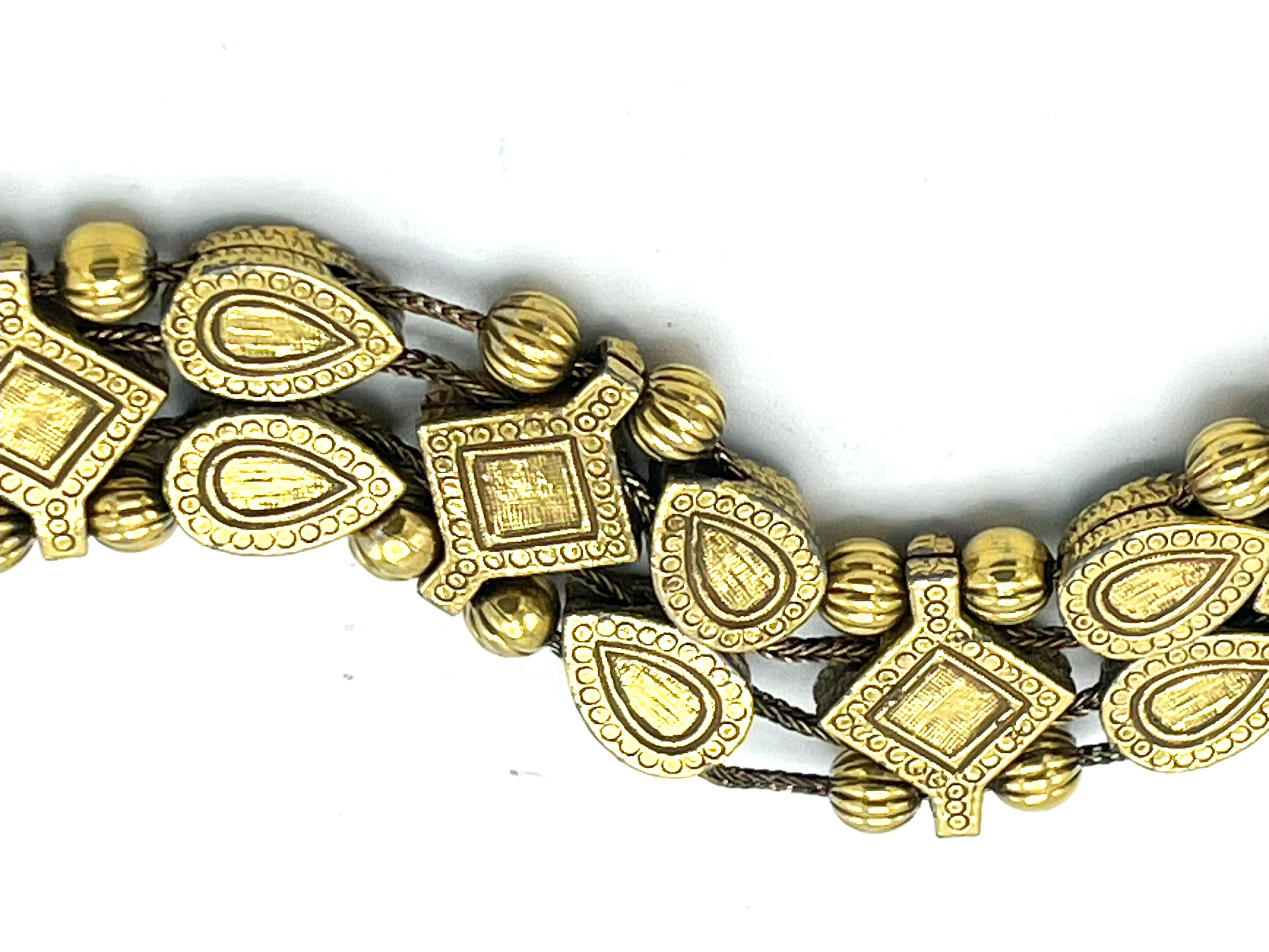  3 Reihen bewegliches Armband mit Edelsteinen und bunten Glassteinen, vergoldet  Damen im Angebot