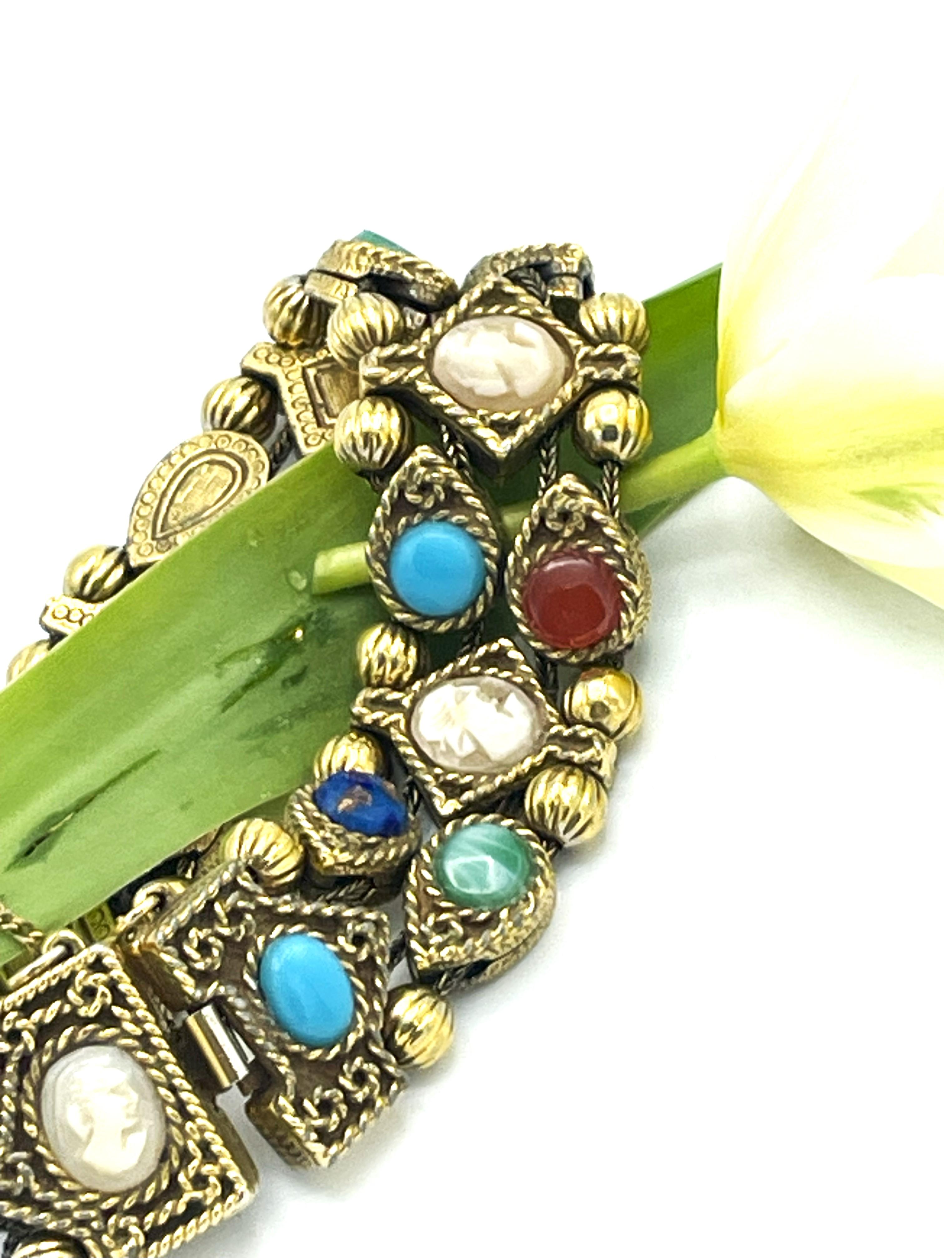  Bracelet mobile 3 rangées de pierres précieuses et de pierres de verre colorées, plaqué or  en vente 2