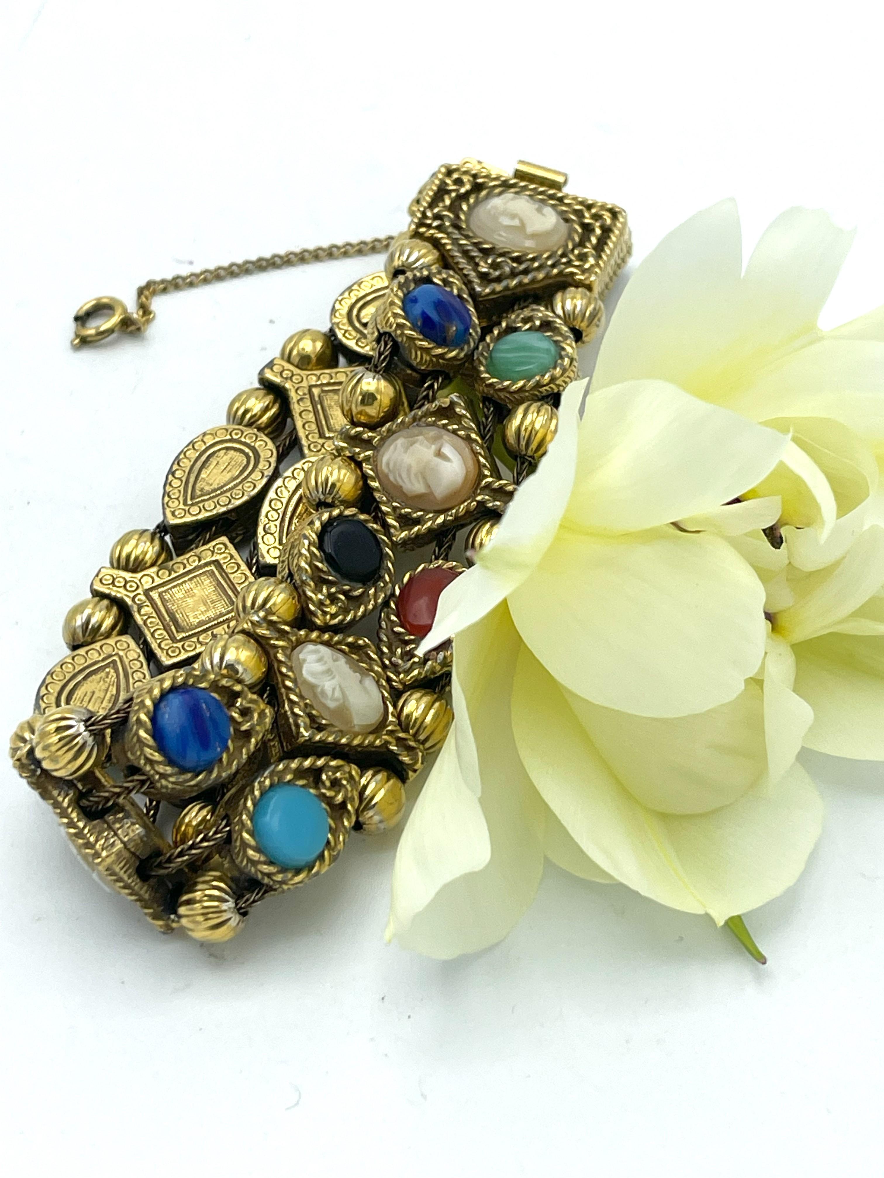  Bracelet mobile 3 rangées de pierres précieuses et de pierres de verre colorées, plaqué or  en vente 4