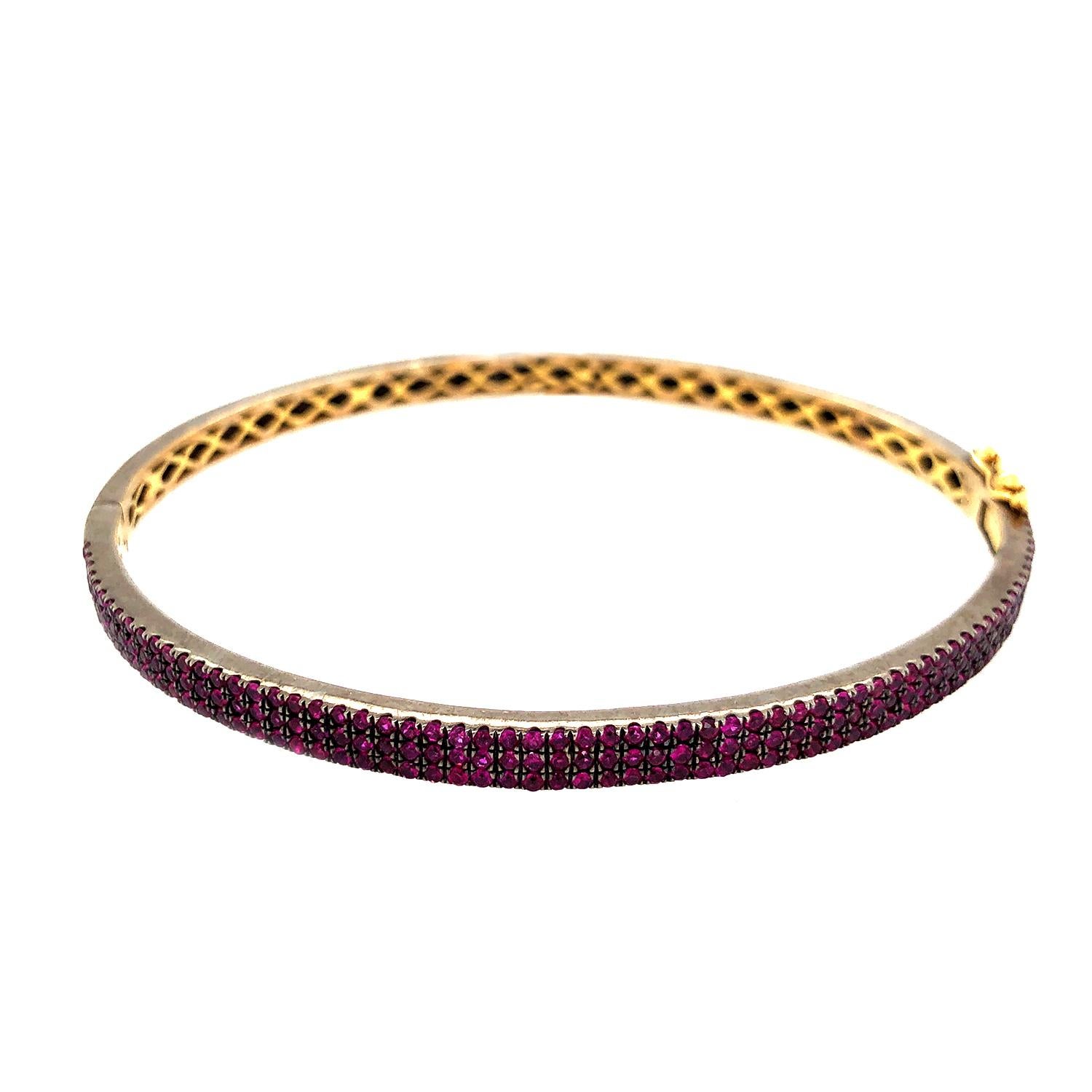 18kt: 2,31g,,
Argento: 8,19 g, 
Rubino: 1,75ct,