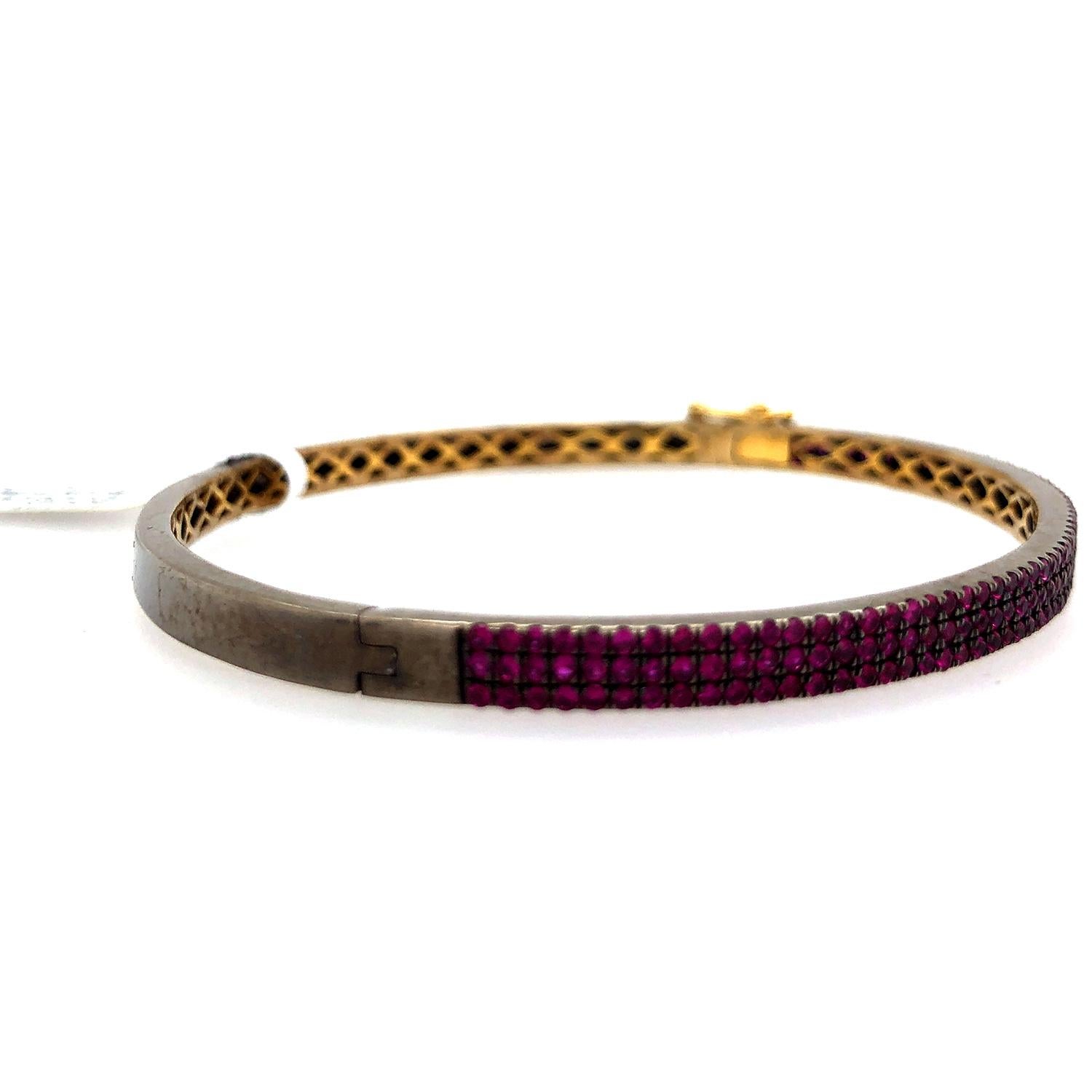 Artigiano Bangle con rubino a 3 file in oro e argento 18 carati in vendita