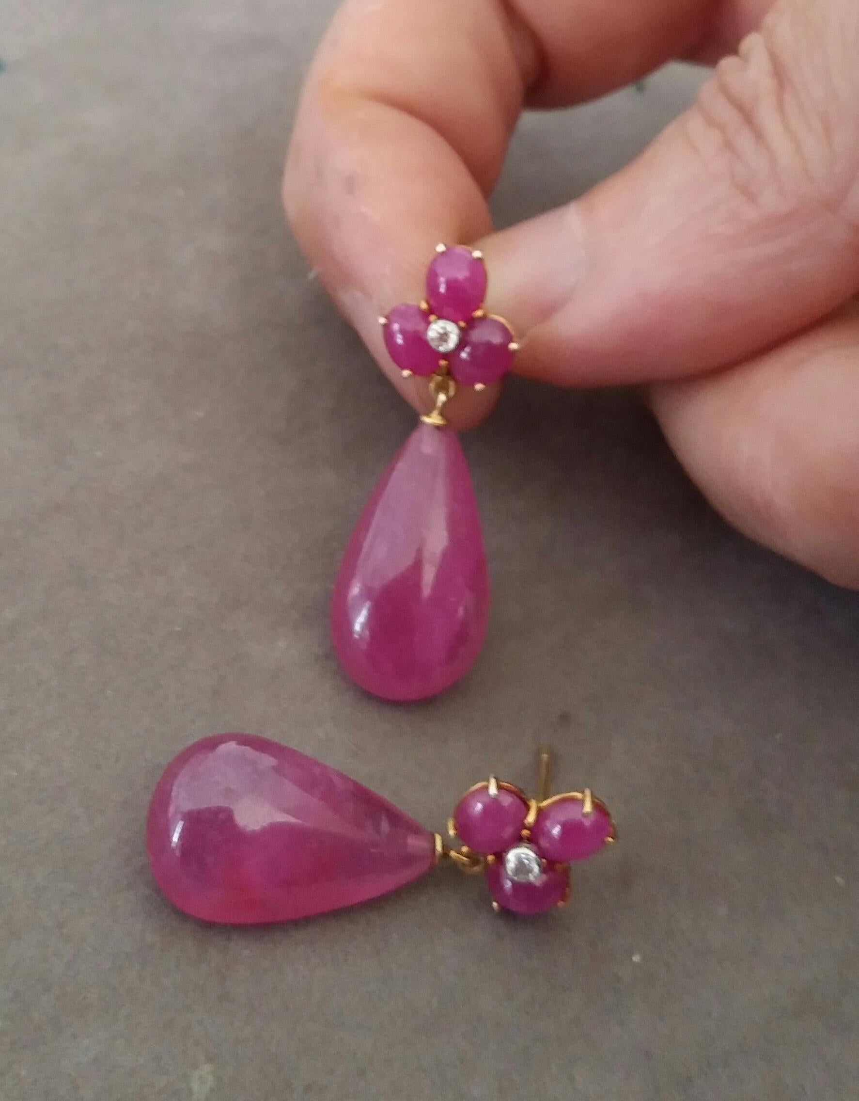 3 Rubin Oval Cabs Gelbgold Diamanten 40 Karat Birnenförmige Rubin-Ohrringe Damen im Angebot