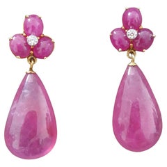 Boucles d'oreilles en gouttes en or jaune avec 3 cabas ovales en rubis et diamants de 40 carats en forme de poire