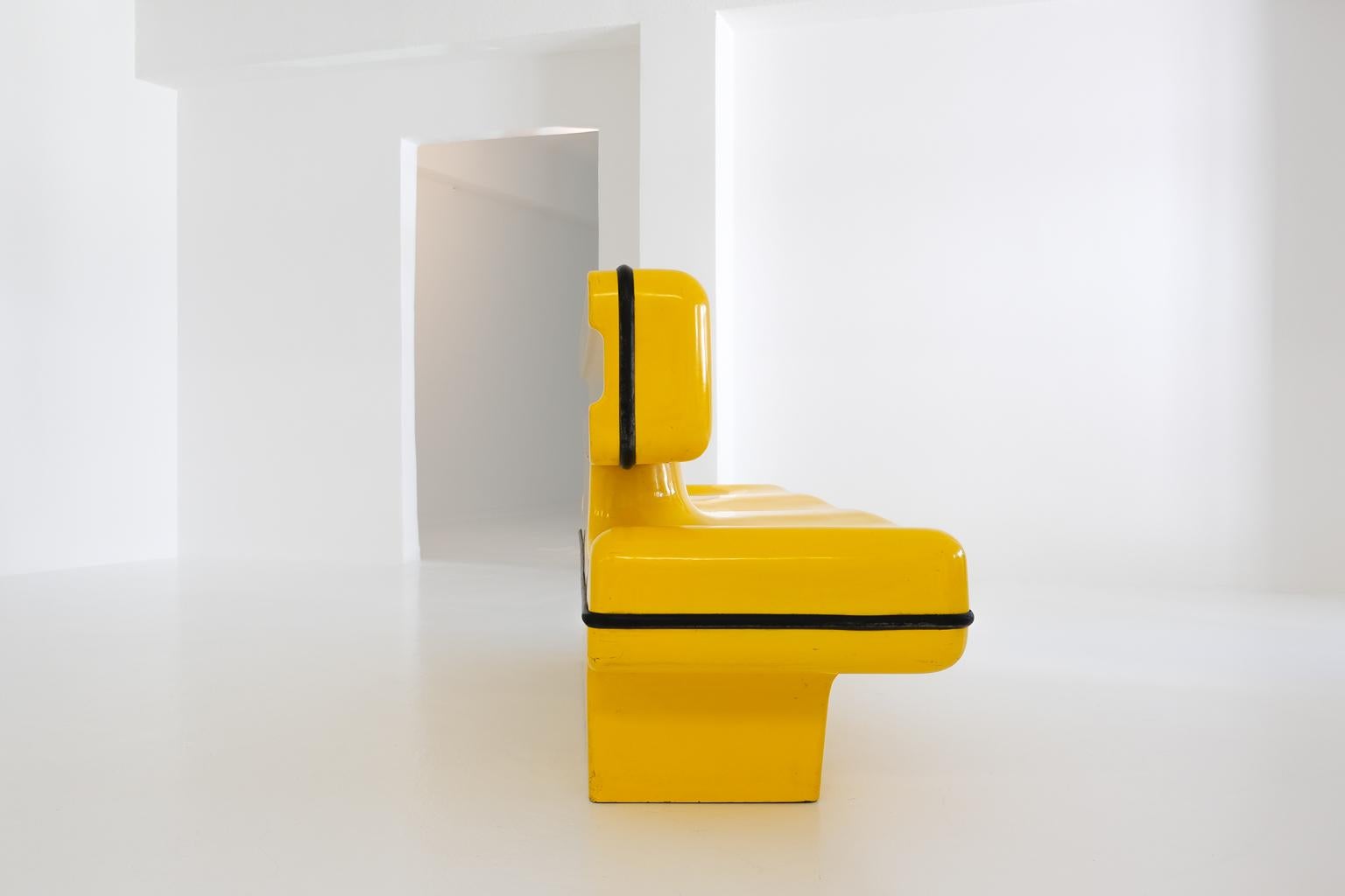 3-Sitzer-Bank von Dominque Prevot & Jean-Luch Favriau für Édition France Design (Glasfaser) im Angebot